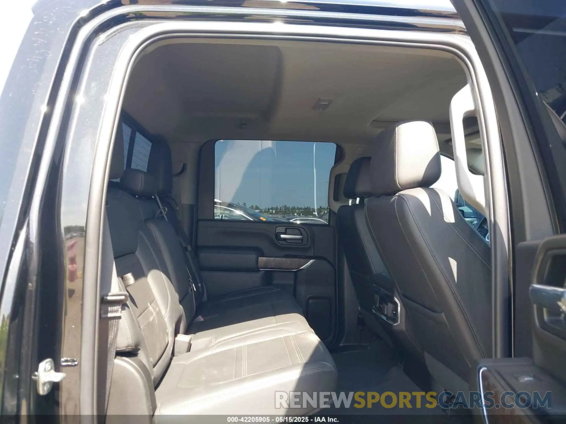 6 Photograph of a damaged car 1GT49WEY4NF268613 GMC SIERRA 3500HD 2022