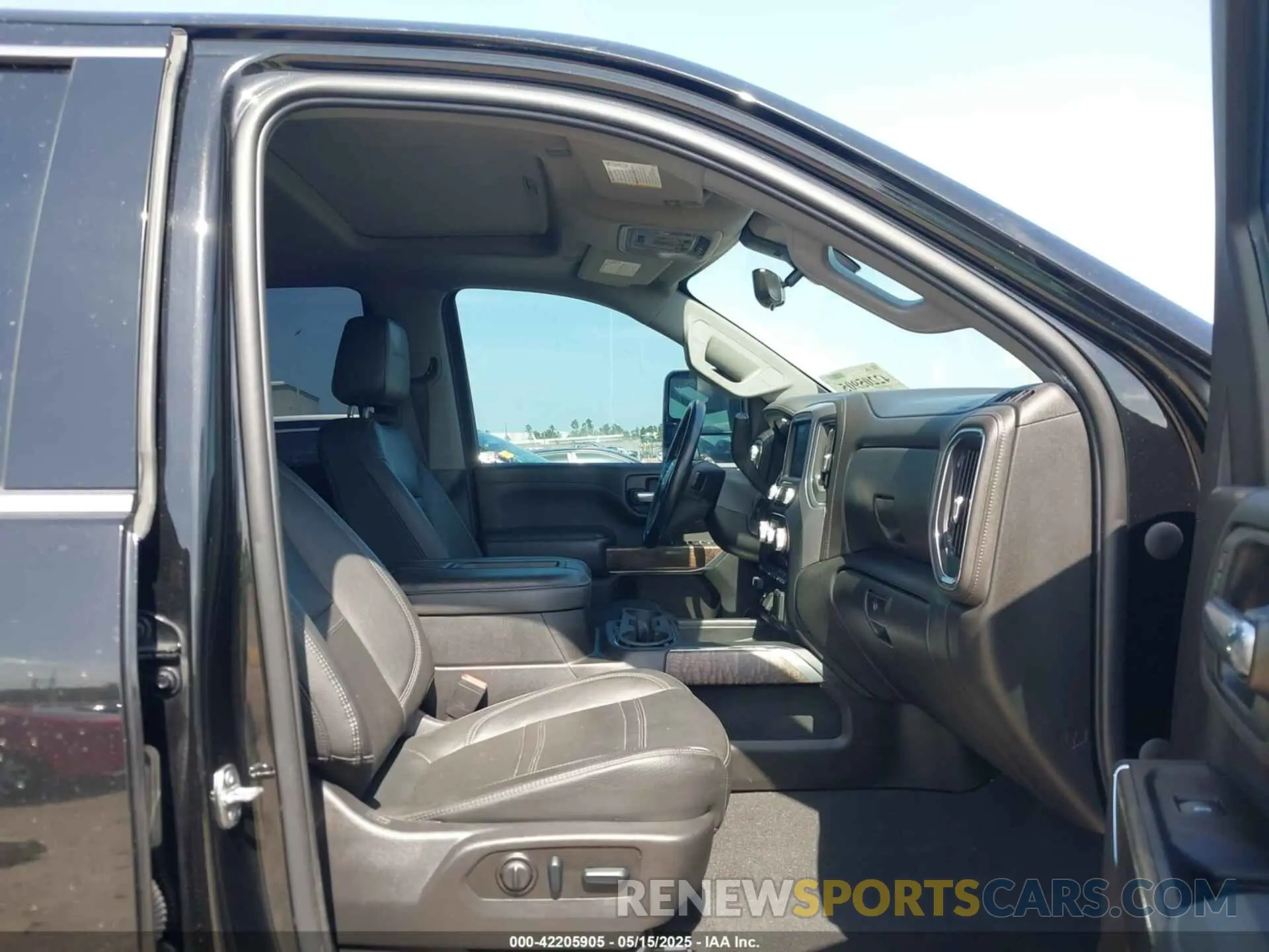 7 Photograph of a damaged car 1GT49WEY4NF268613 GMC SIERRA 3500HD 2022