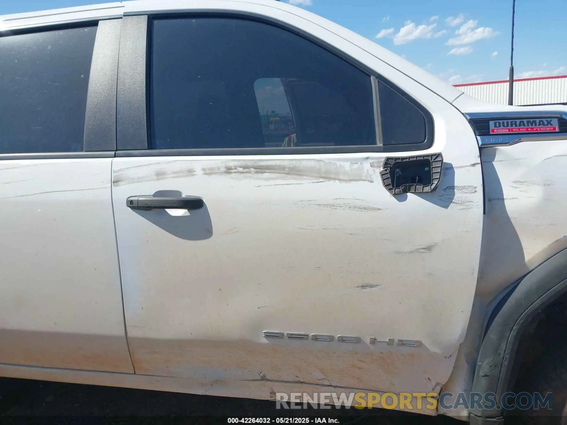 19 Photograph of a damaged car 1GT49SEY8PF220169 GMC SIERRA 3500HD 2023