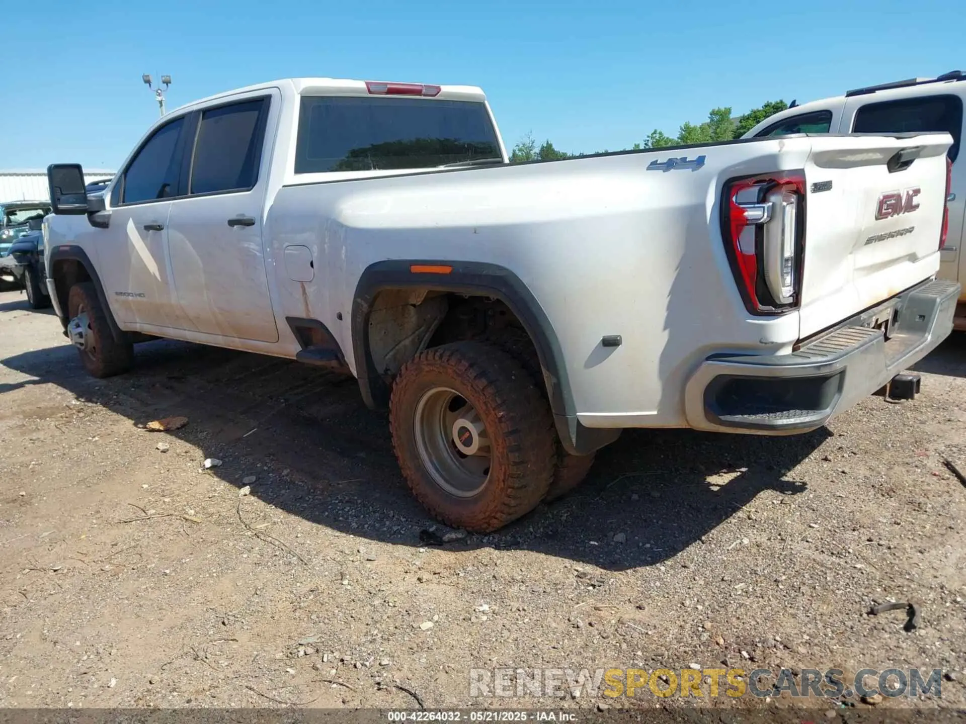3 Photograph of a damaged car 1GT49SEY8PF220169 GMC SIERRA 3500HD 2023
