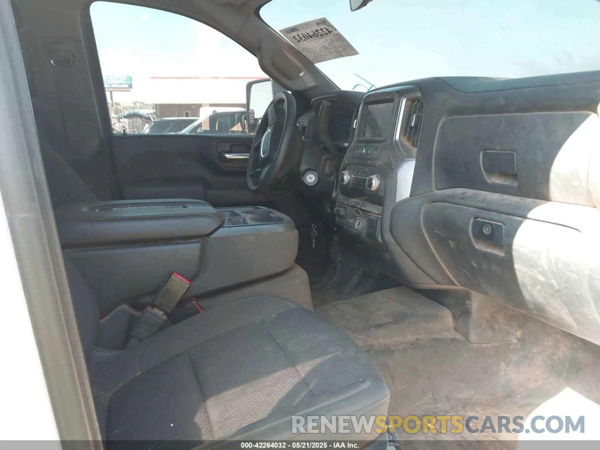 5 Photograph of a damaged car 1GT49SEY8PF220169 GMC SIERRA 3500HD 2023