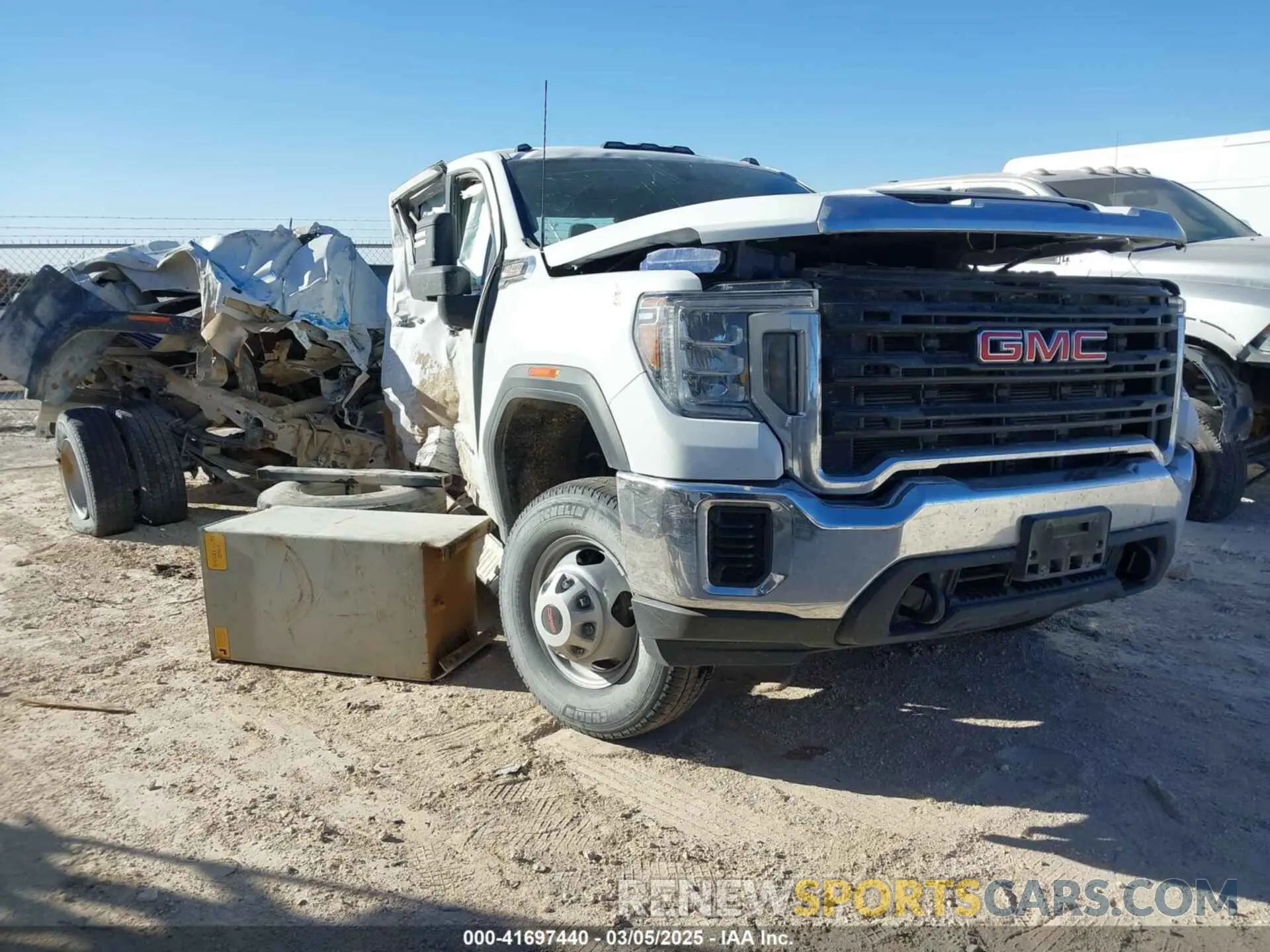 1 Photograph of a damaged car 1GT49SEYXPF108862 GMC SIERRA 3500HD 2023