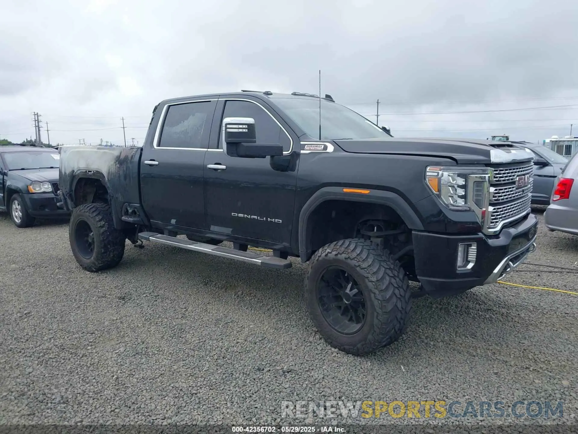1 Фотография поврежденного автомобиля 1GT49WEY2PF128322 GMC SIERRA 3500HD 2023