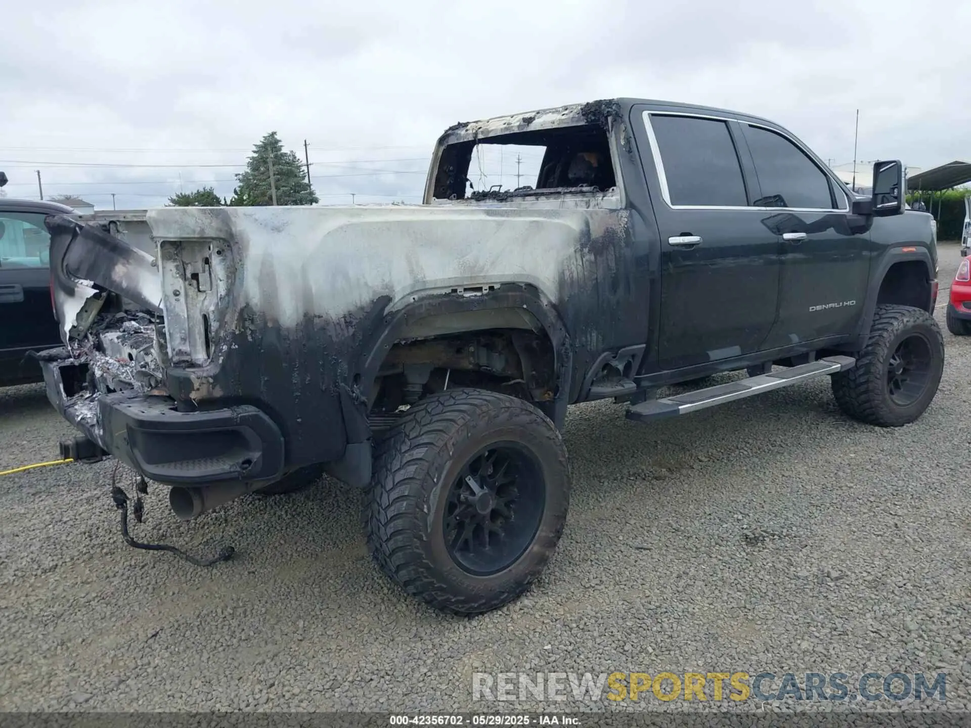 4 Фотография поврежденного автомобиля 1GT49WEY2PF128322 GMC SIERRA 3500HD 2023
