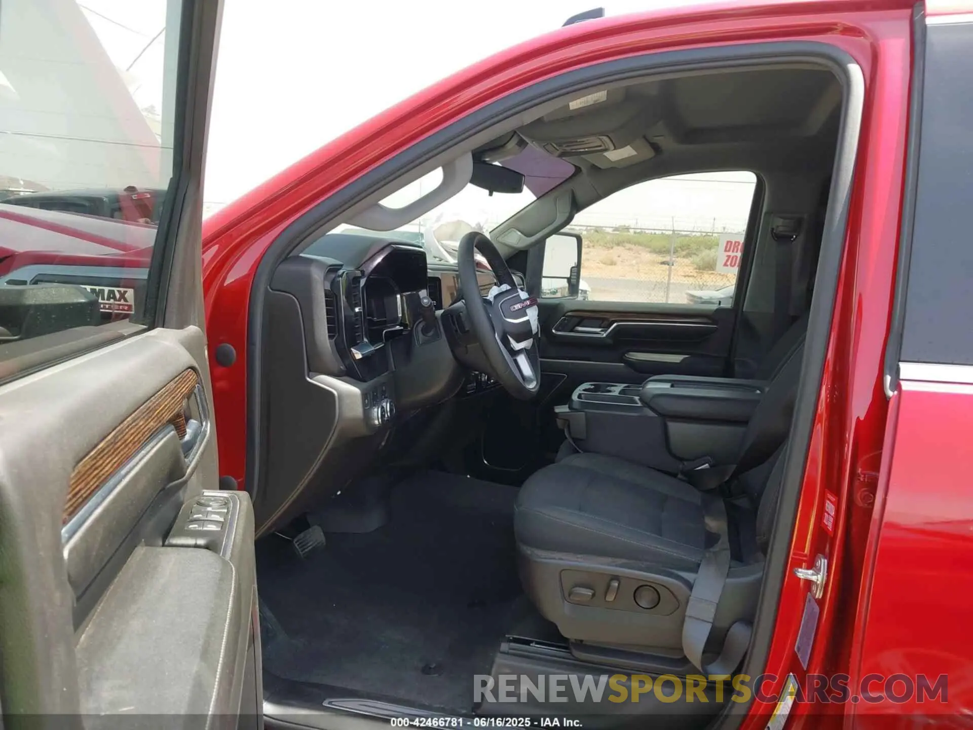 7 Фотография поврежденного автомобиля 1GT49TEY9RF209027 GMC SIERRA 3500HD 2024