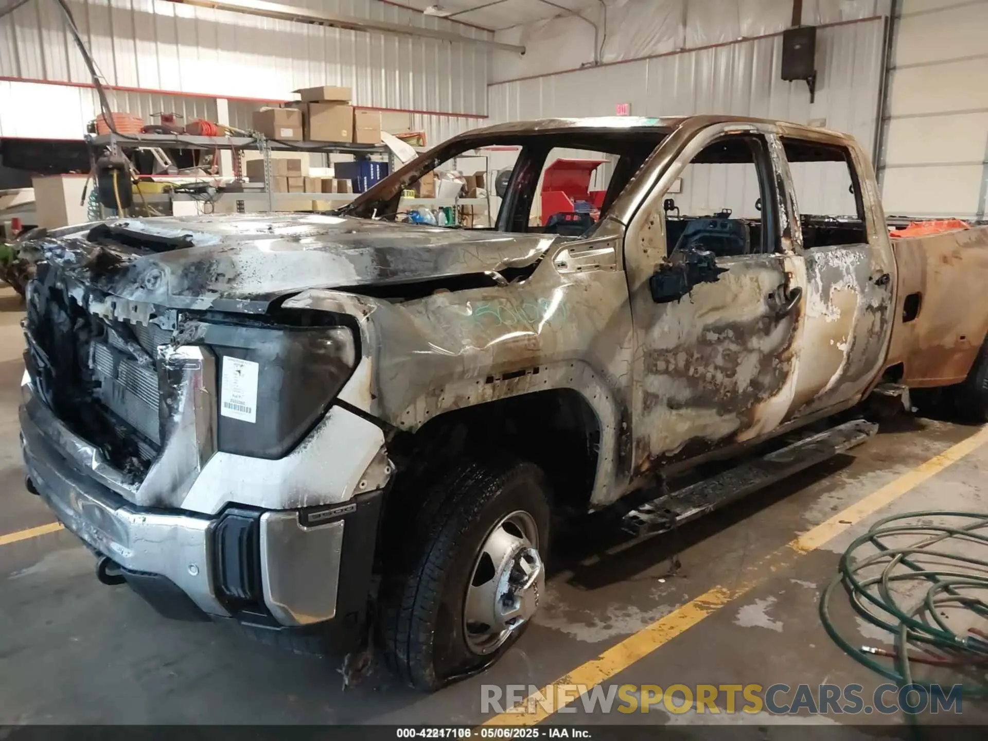 2 Photograph of a damaged car 1GT4USEY7SF146802 GMC SIERRA 3500HD 2025