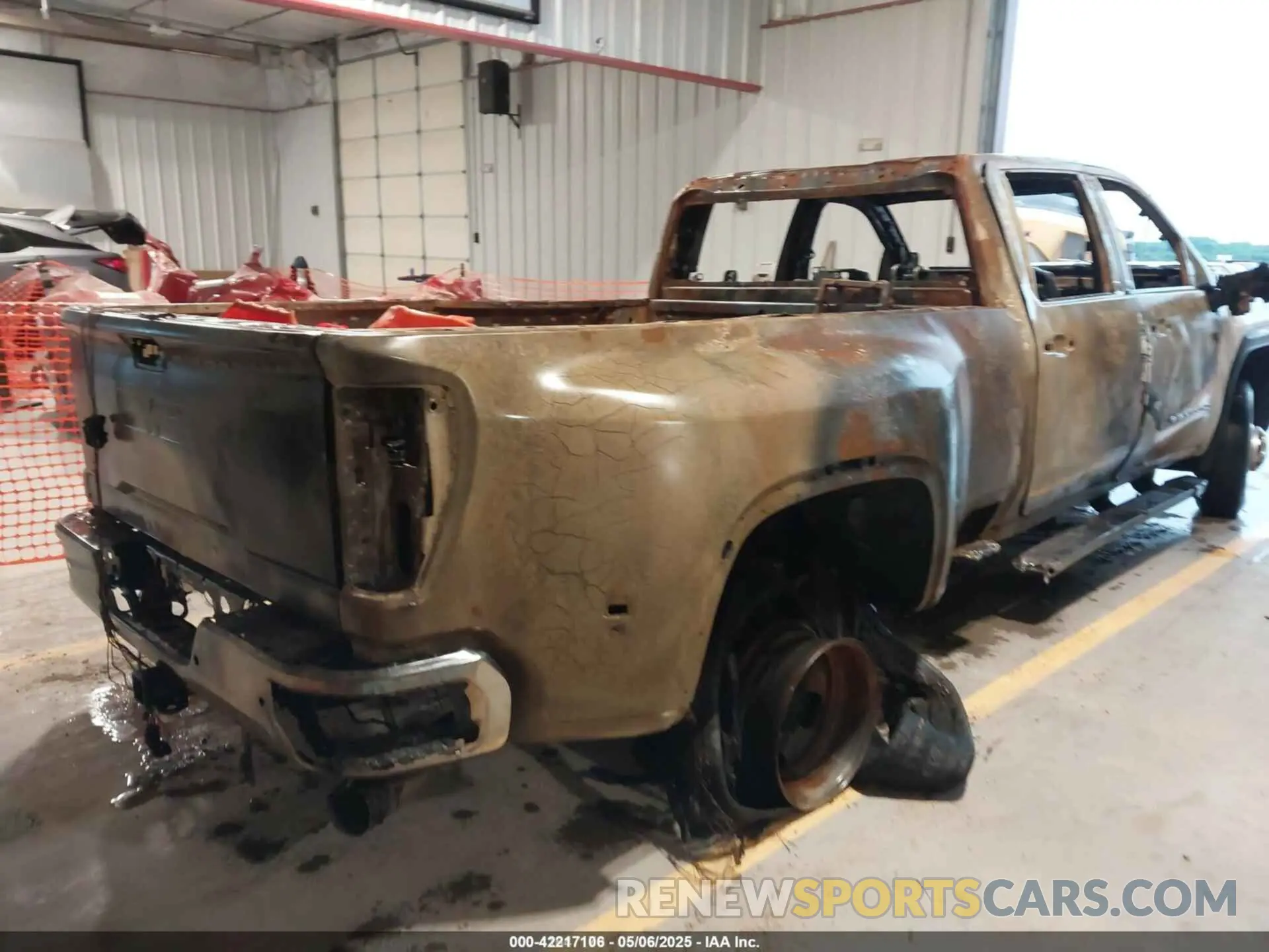 4 Photograph of a damaged car 1GT4USEY7SF146802 GMC SIERRA 3500HD 2025