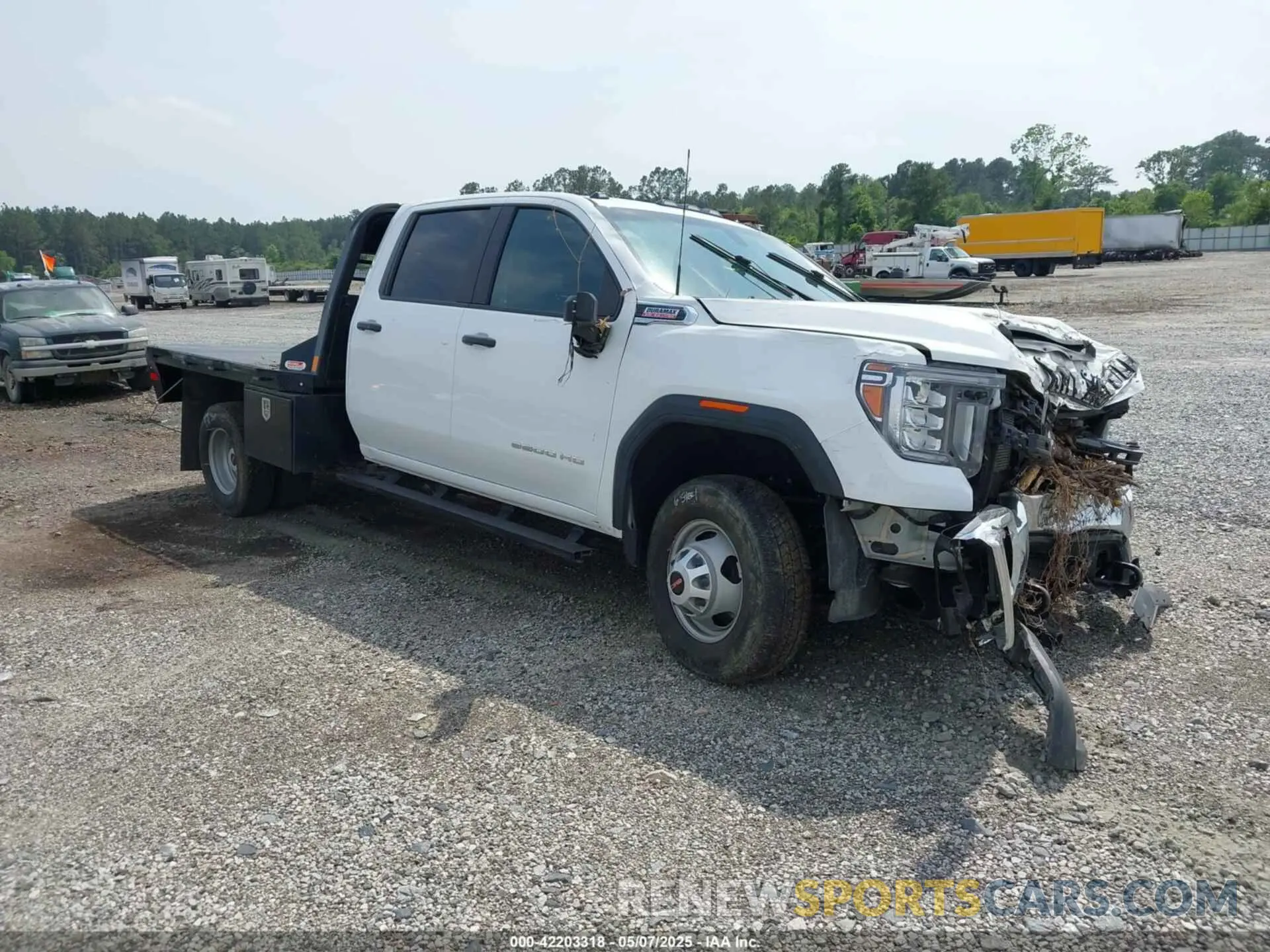 1 Photograph of a damaged car 1GD49SEY8MF285661 GMC SIERRA 3500HD CHASSIS 2021