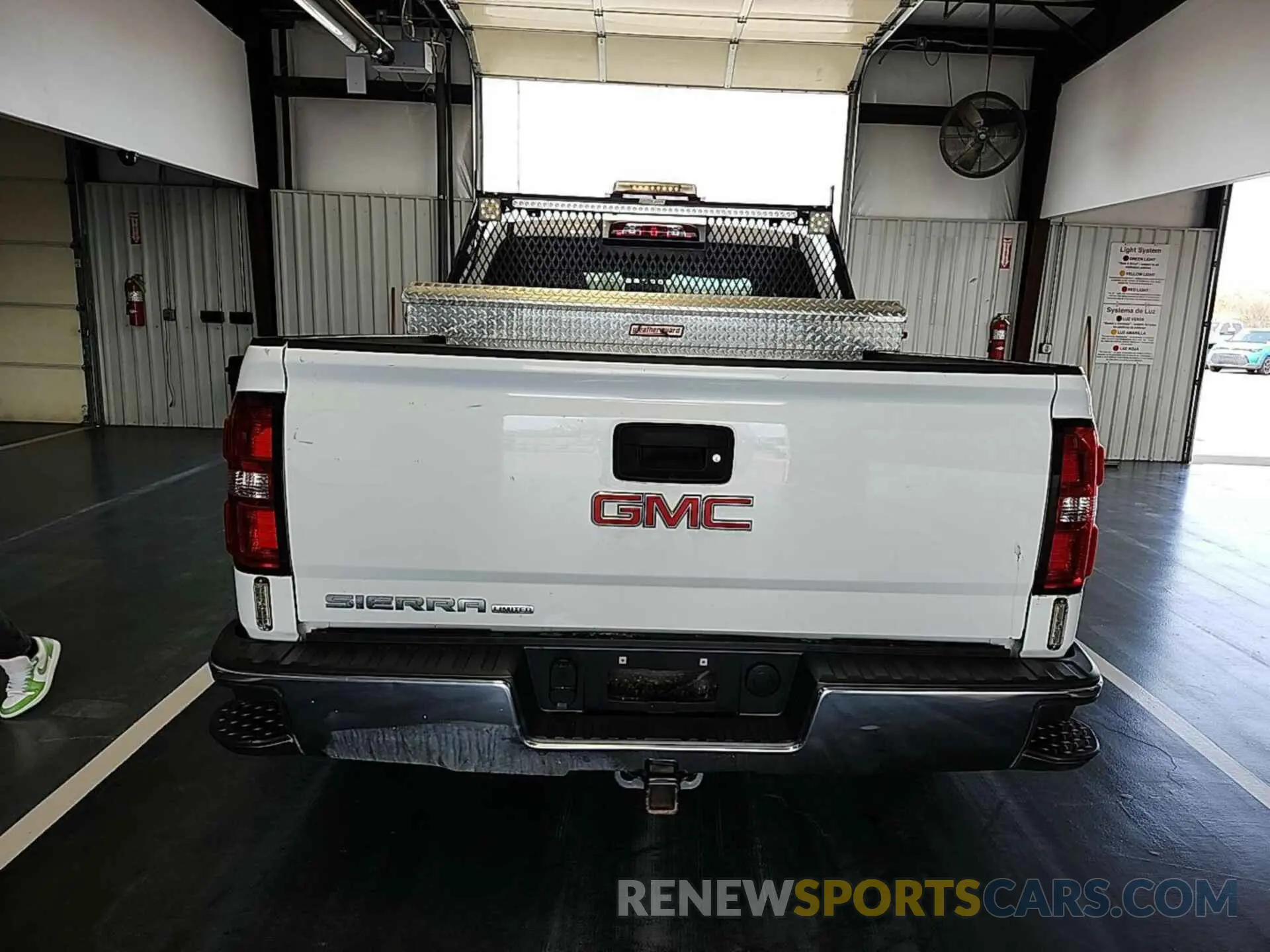 20 Photograph of a damaged car 2GTV2LEC2K1129840 GMC SIERRA LIMITED 2019