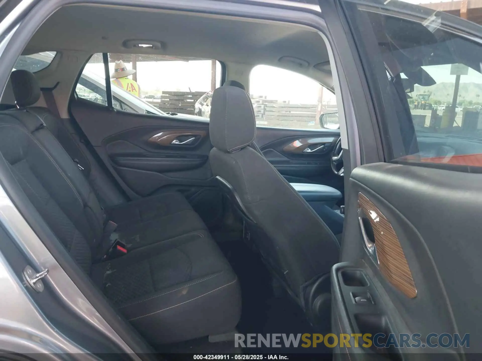 8 Photograph of a damaged car 3GKALMEV2KL272874 GMC TERRAIN 2019