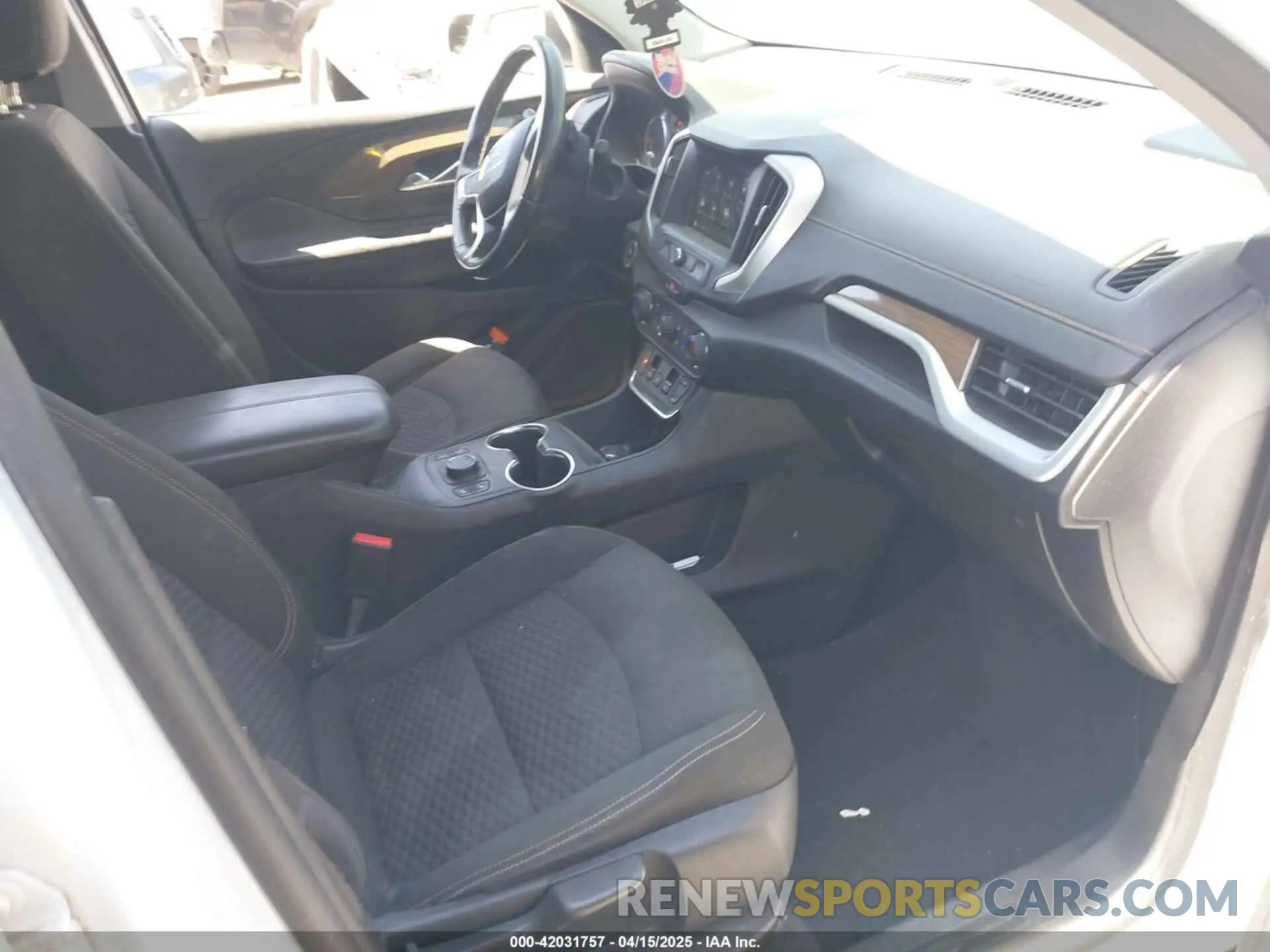 5 Photograph of a damaged car 3GKALMEV3KL108209 GMC TERRAIN 2019