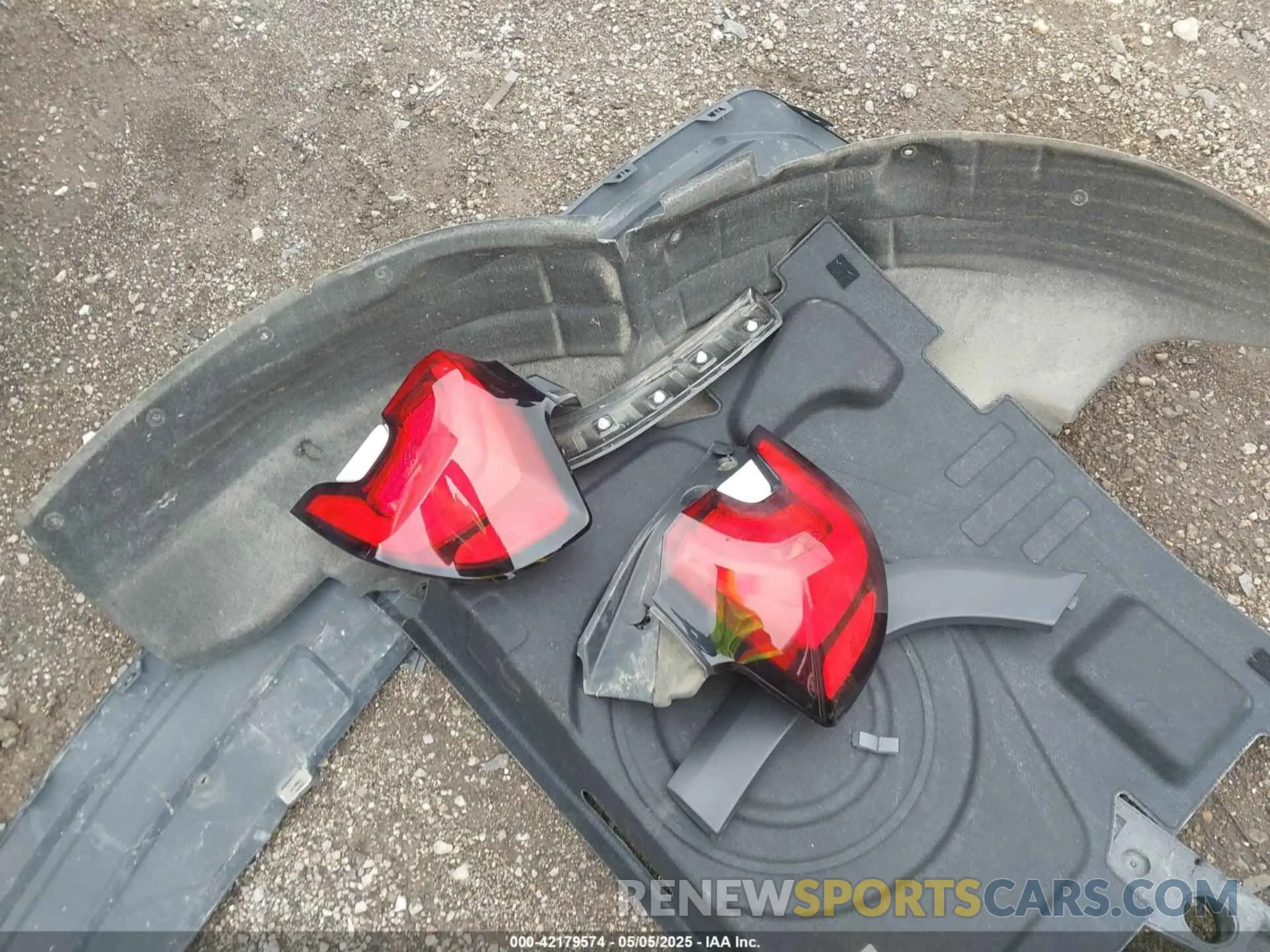 12 Photograph of a damaged car 3GKALMEV4KL123351 GMC TERRAIN 2019