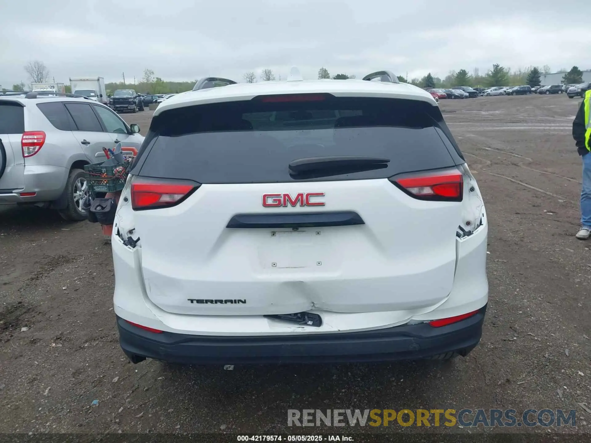 17 Photograph of a damaged car 3GKALMEV4KL123351 GMC TERRAIN 2019