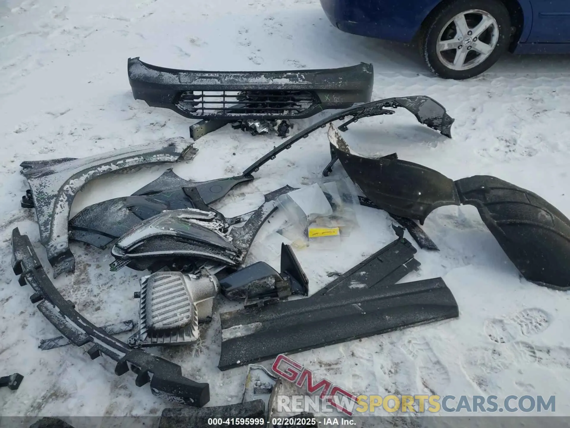 18 Photograph of a damaged car 3GKALMEV8KL296368 GMC TERRAIN 2019
