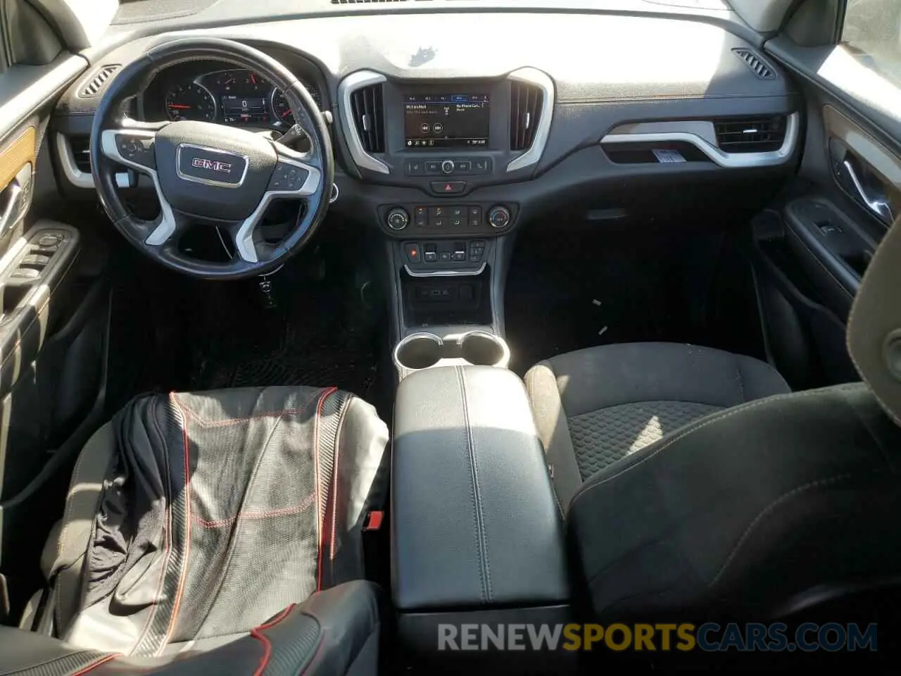 8 Photograph of a damaged car 3GKALMEVXKL192772 GMC TERRAIN 2019