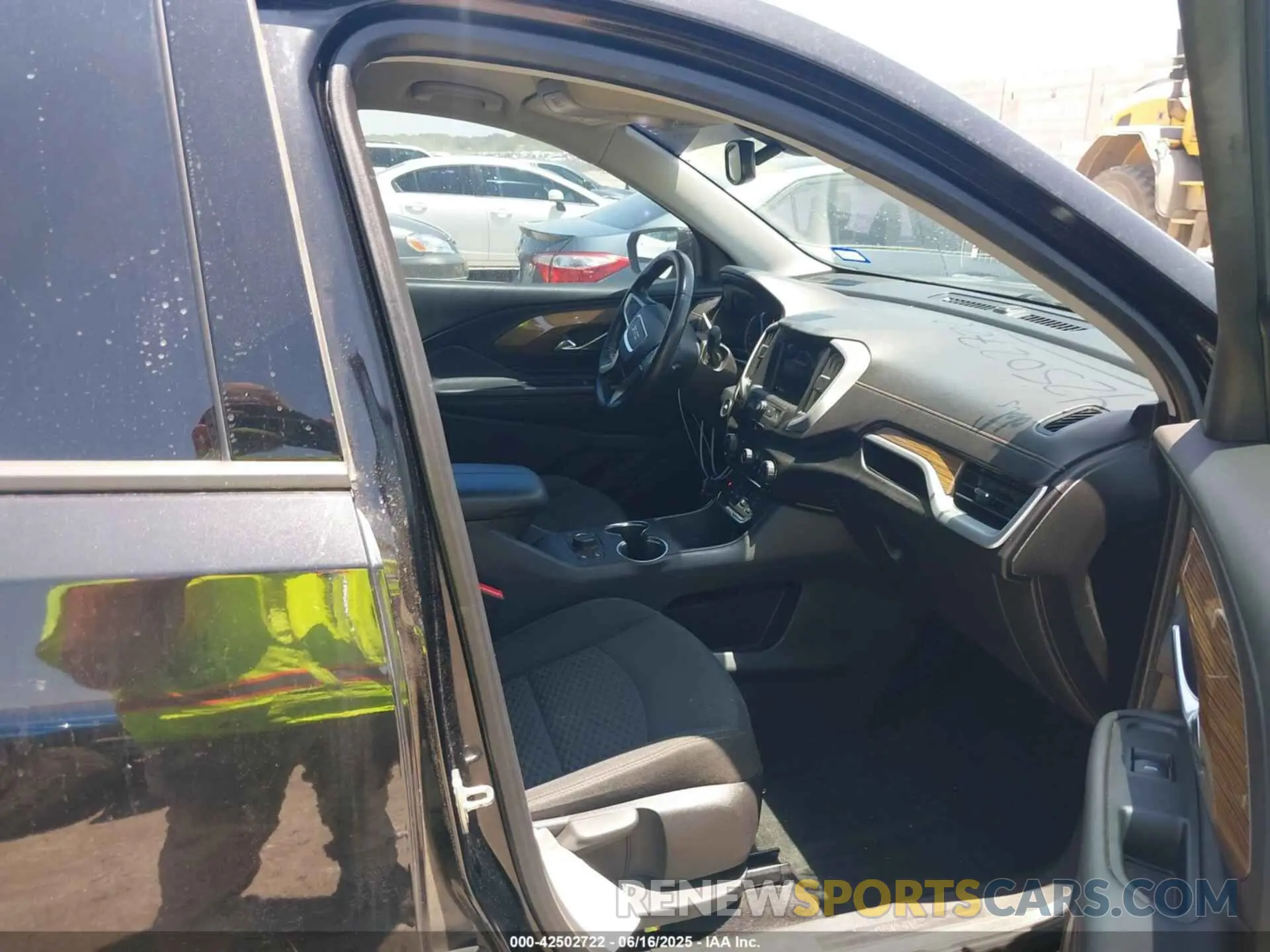 5 Photograph of a damaged car 3GKALMEX2KL122121 GMC TERRAIN 2019