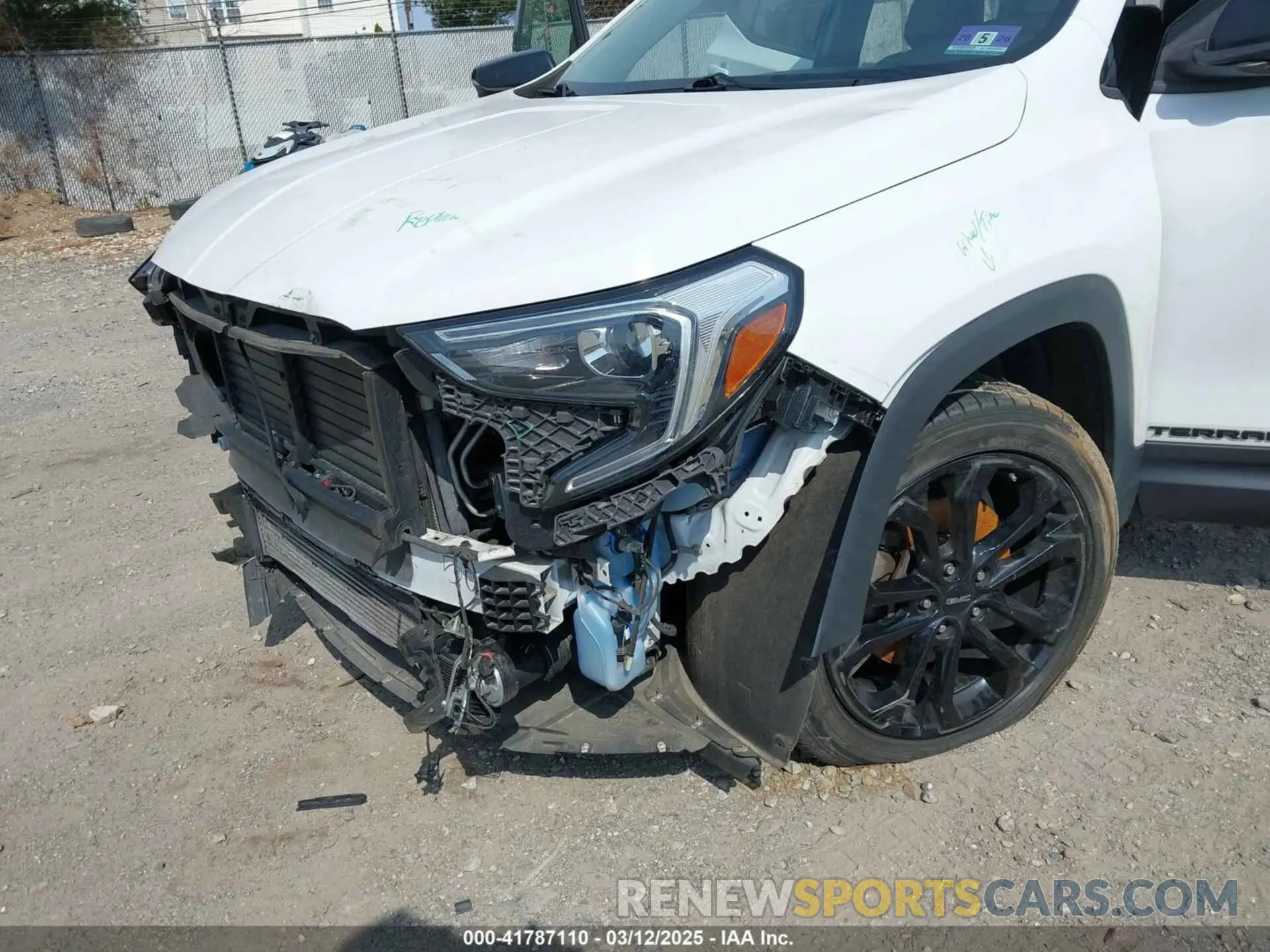 18 Photograph of a damaged car 3GKALPEX7KL357440 GMC TERRAIN 2019