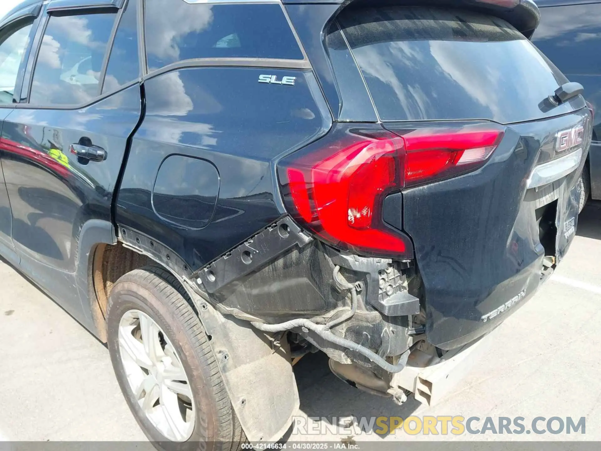 18 Photograph of a damaged car 3GKALTEV2KL382737 GMC TERRAIN 2019