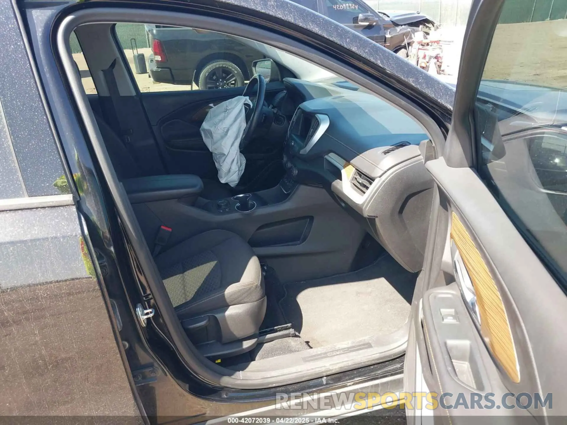 5 Photograph of a damaged car 3GKALTEV3KL284302 GMC TERRAIN 2019