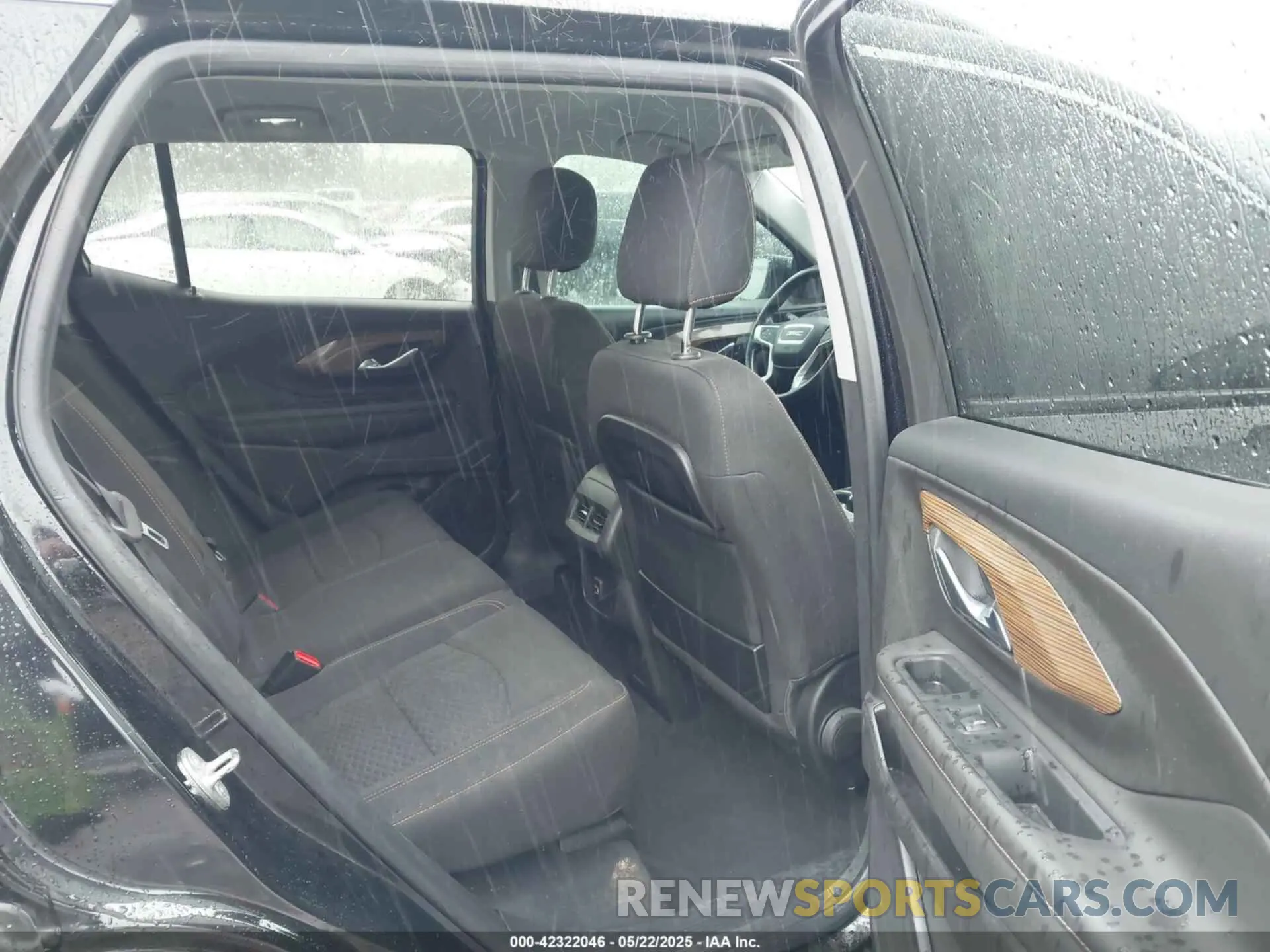 8 Photograph of a damaged car 3GKALTEV7KL371622 GMC TERRAIN 2019