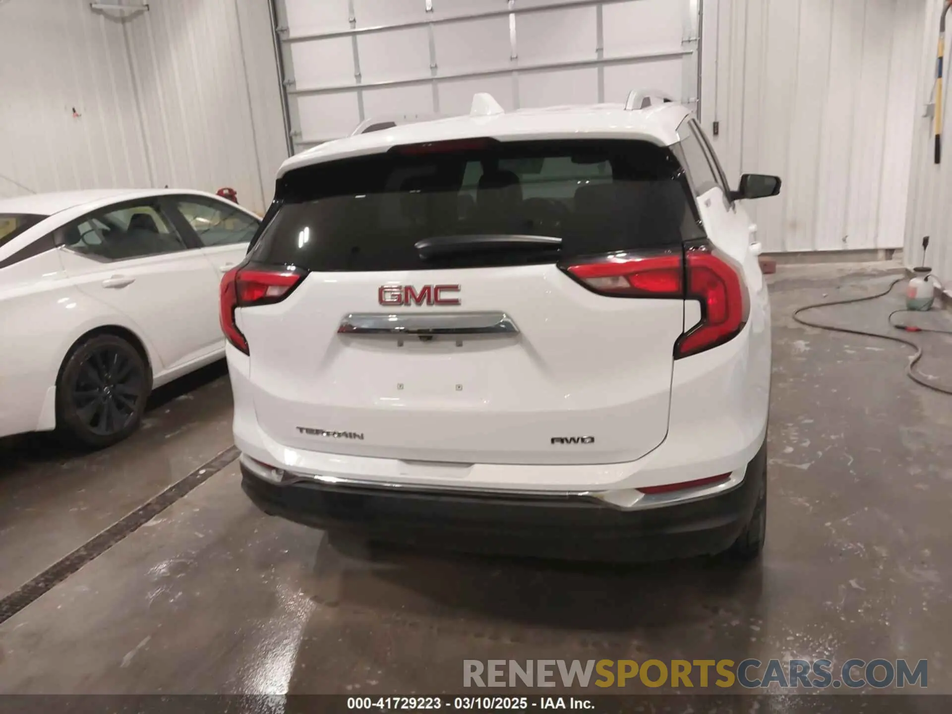17 Photograph of a damaged car 3GKALVEV0KL183181 GMC TERRAIN 2019