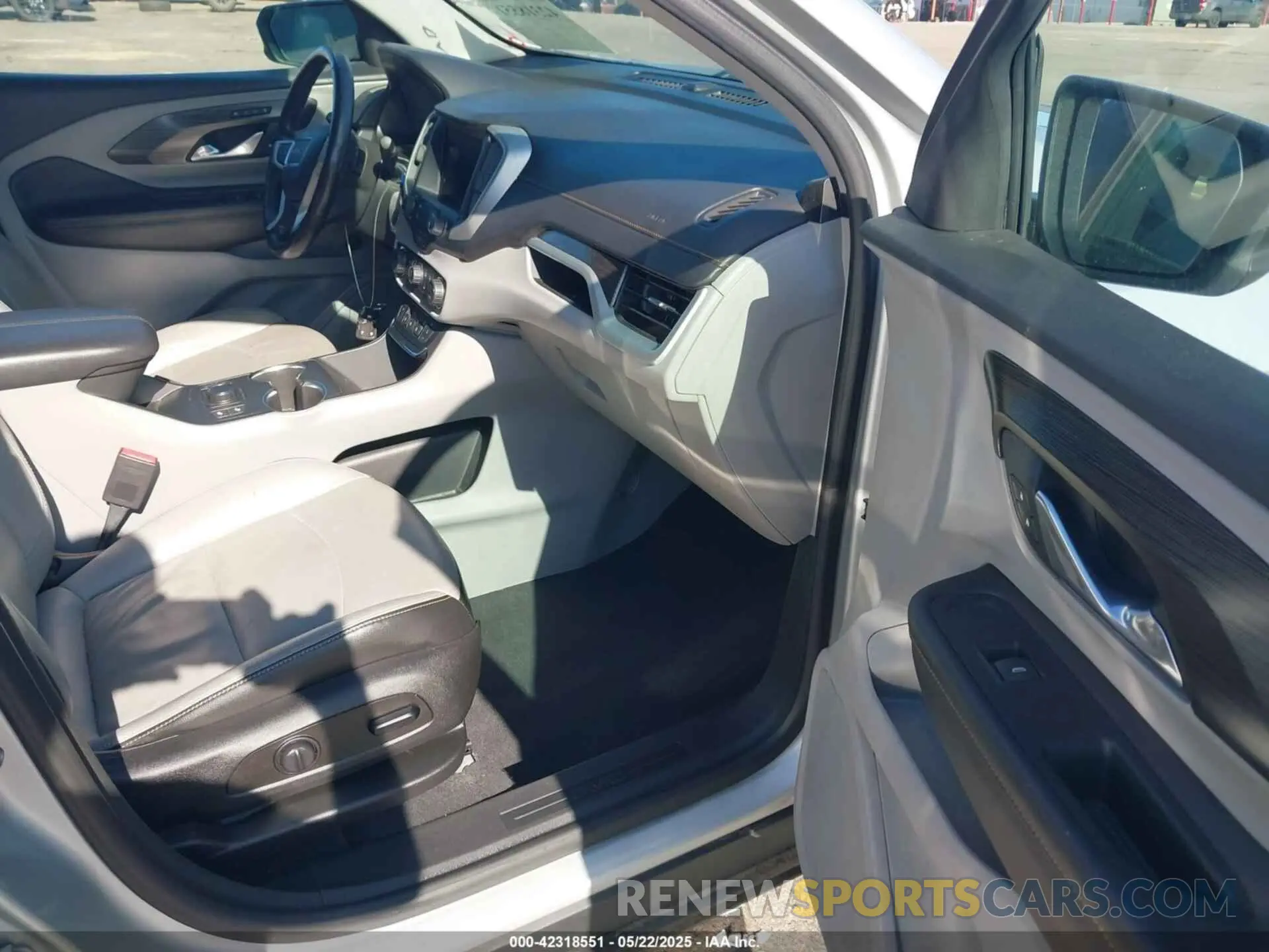 5 Photograph of a damaged car 3GKALVEV6KL341085 GMC TERRAIN 2019