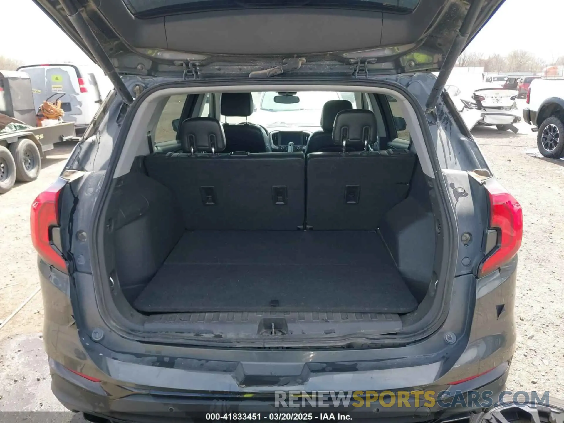 17 Photograph of a damaged car 3GKALVEX7KL358849 GMC TERRAIN 2019
