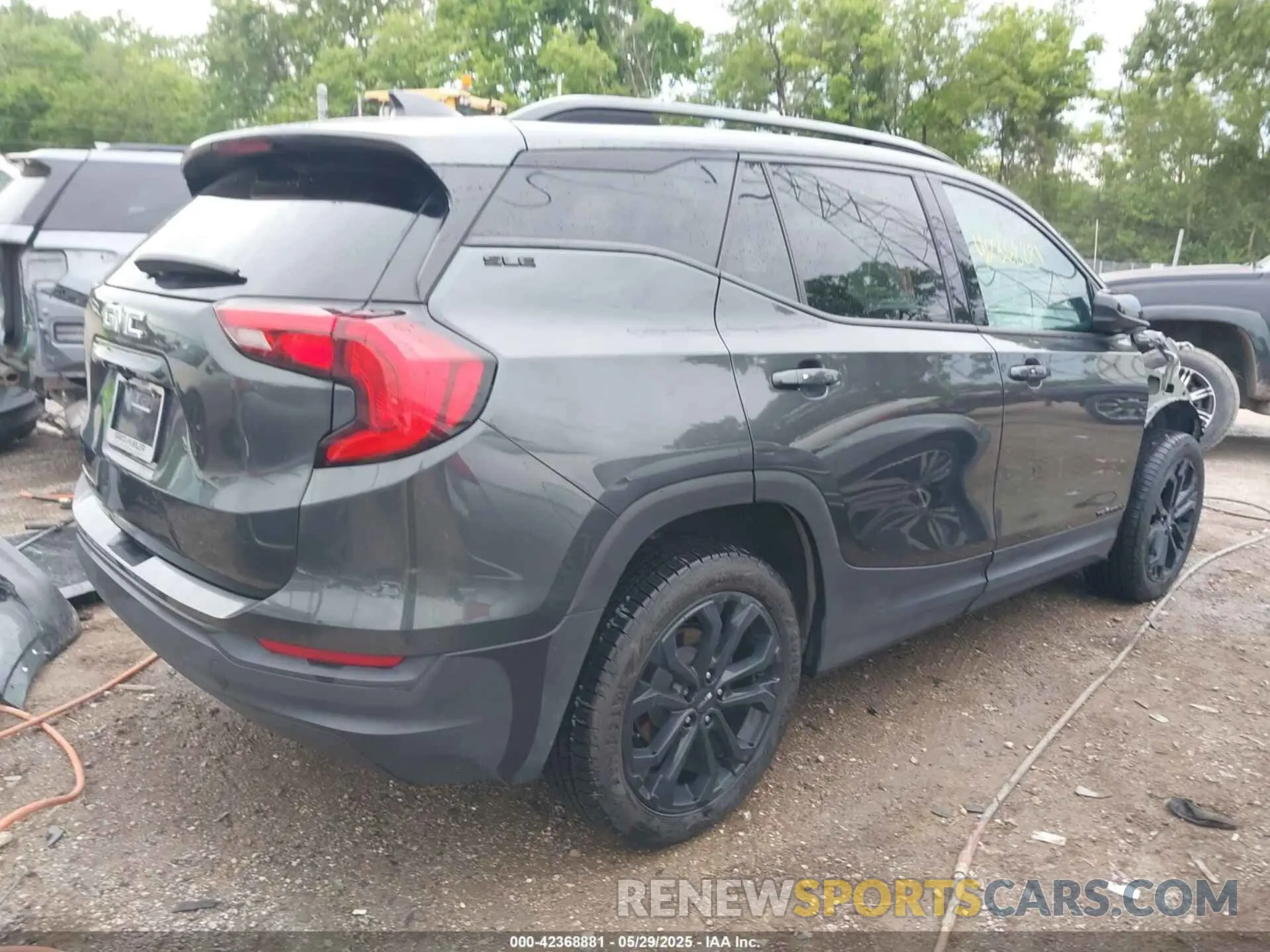 4 Photograph of a damaged car 3GKALMEV2LL211283 GMC TERRAIN 2020