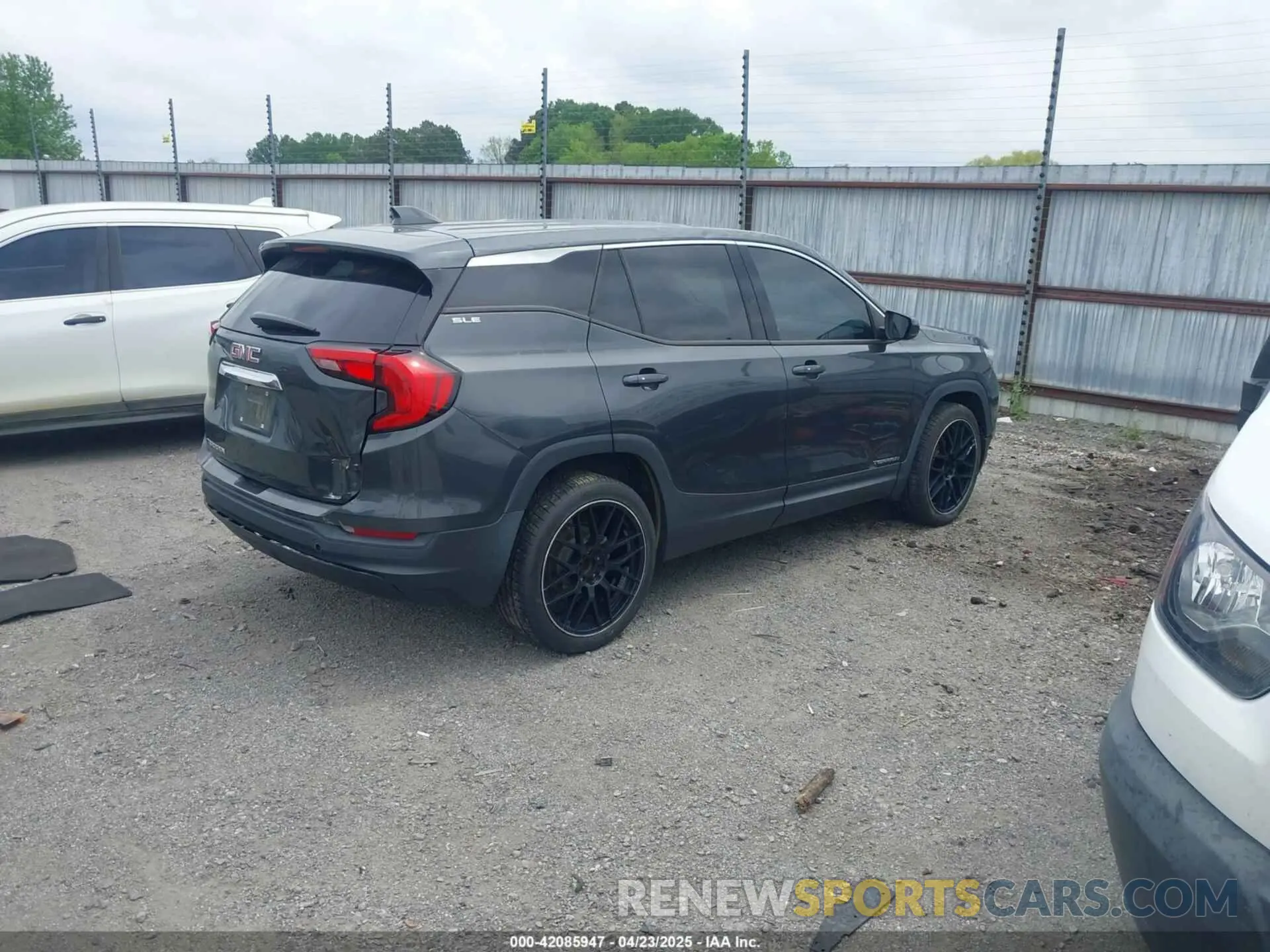 4 Photograph of a damaged car 3GKALMEV5LL195418 GMC TERRAIN 2020
