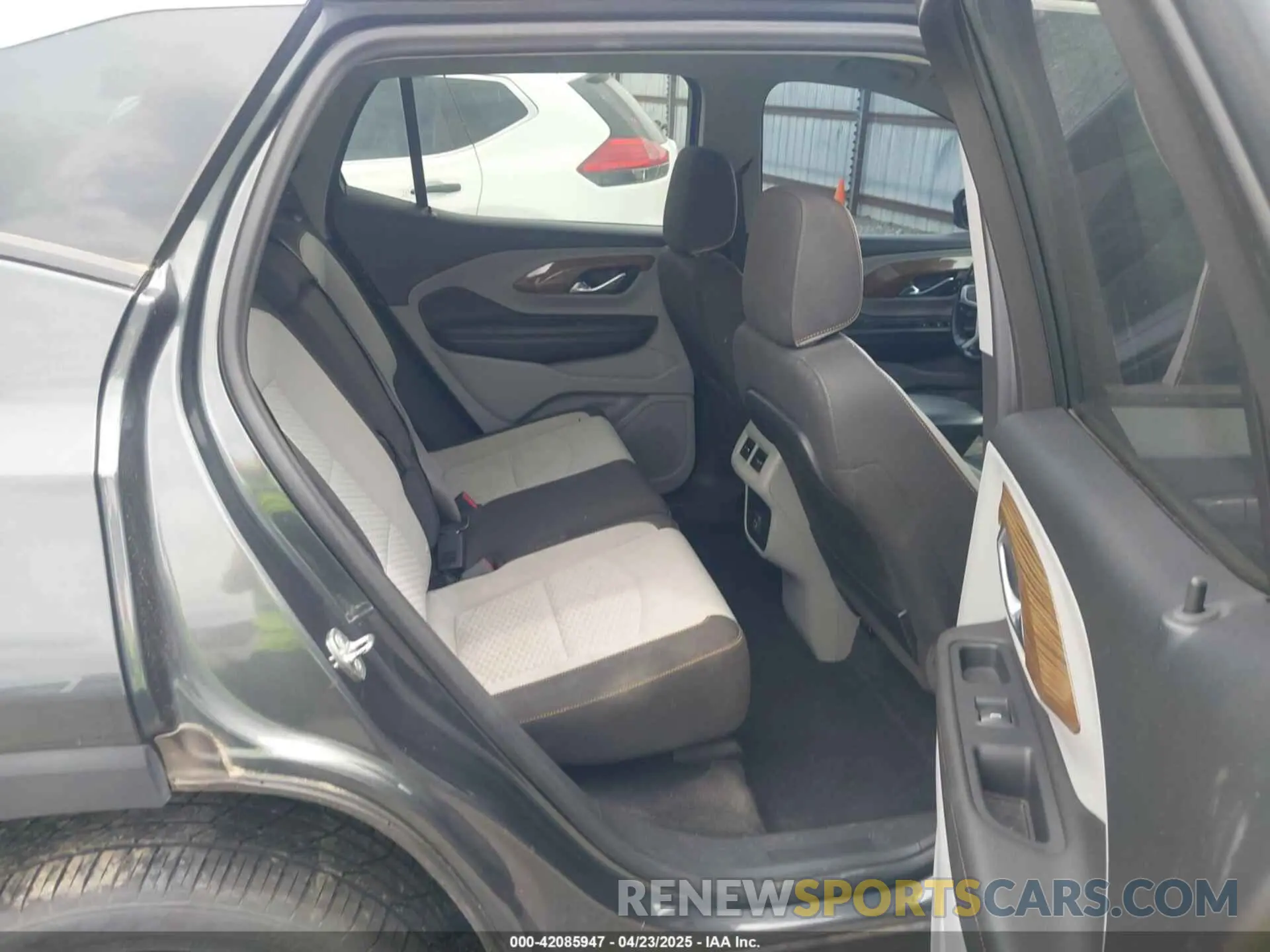 8 Photograph of a damaged car 3GKALMEV5LL195418 GMC TERRAIN 2020
