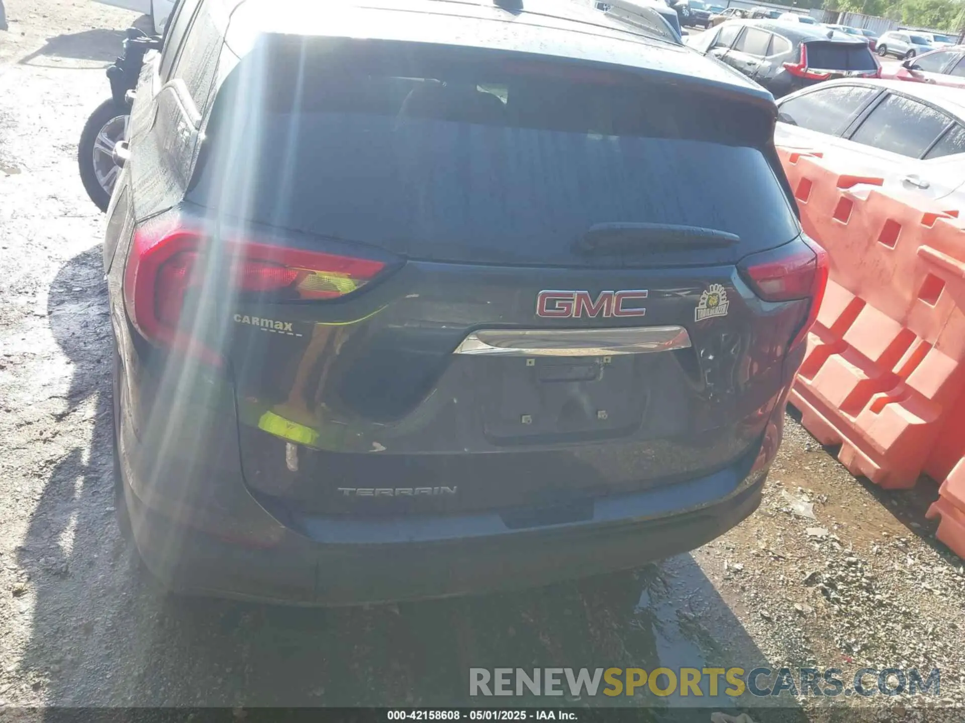 17 Photograph of a damaged car 3GKALMEV5LL231351 GMC TERRAIN 2020
