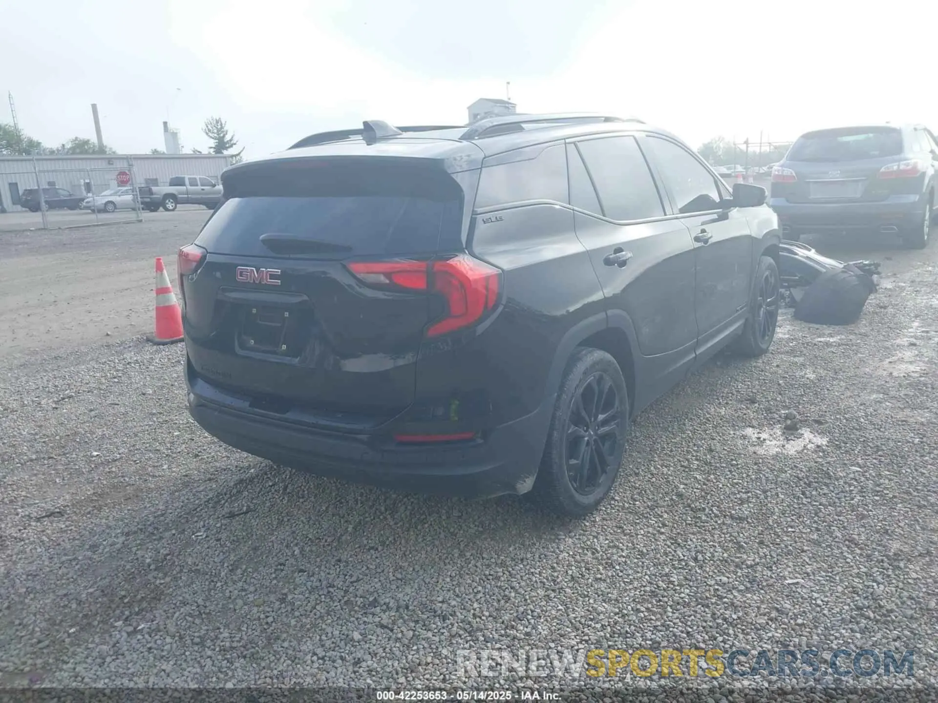 4 Photograph of a damaged car 3GKALMEV6LL309894 GMC TERRAIN 2020