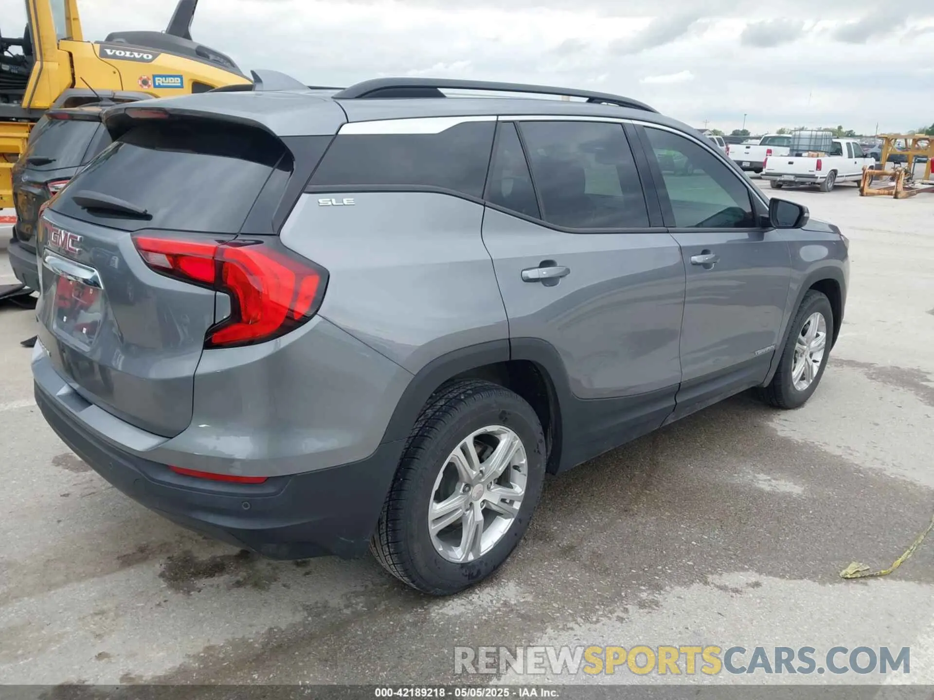 4 Photograph of a damaged car 3GKALMEV7LL212901 GMC TERRAIN 2020