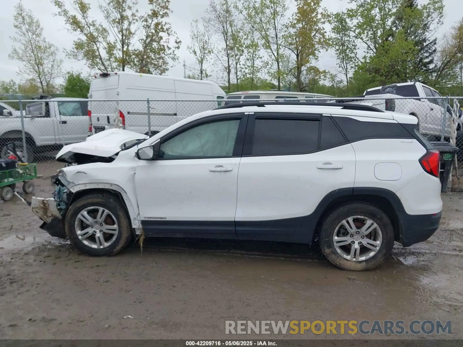 13 Photograph of a damaged car 3GKALMEV8LL178936 GMC TERRAIN 2020