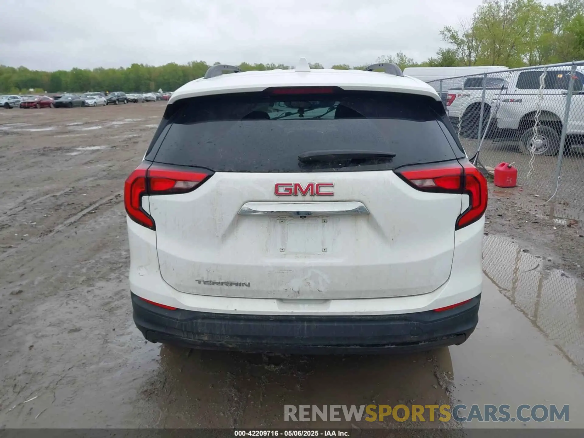15 Photograph of a damaged car 3GKALMEV8LL178936 GMC TERRAIN 2020