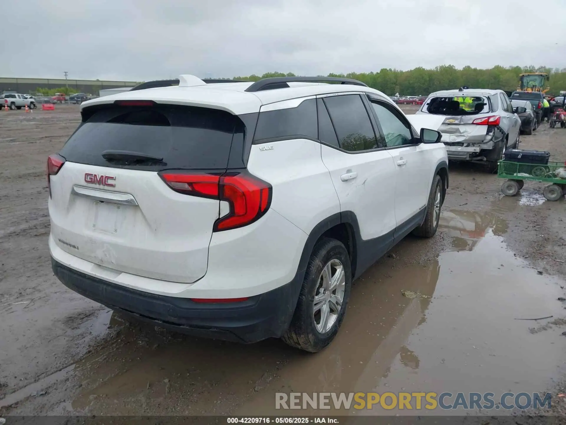 4 Photograph of a damaged car 3GKALMEV8LL178936 GMC TERRAIN 2020