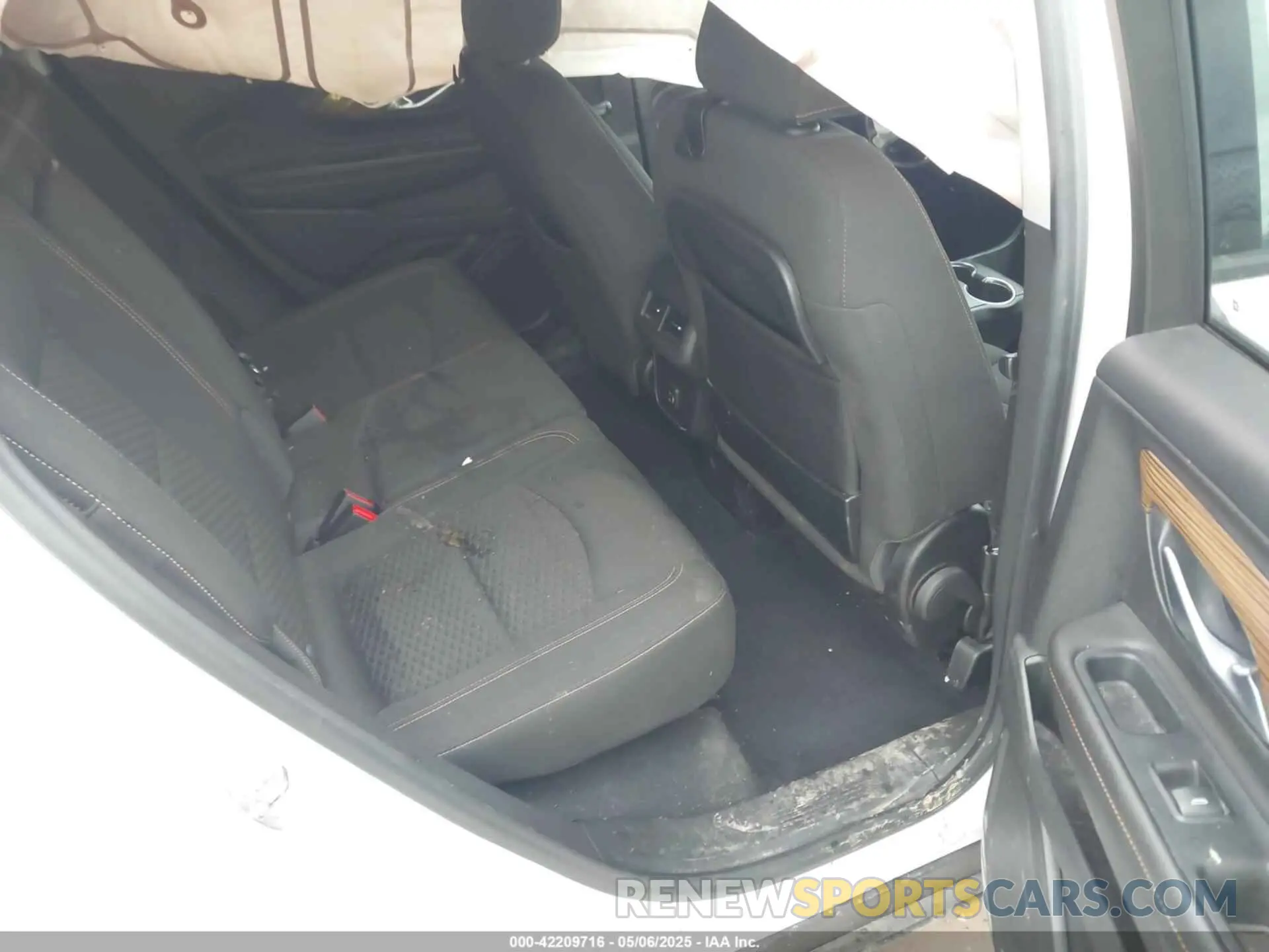 8 Photograph of a damaged car 3GKALMEV8LL178936 GMC TERRAIN 2020