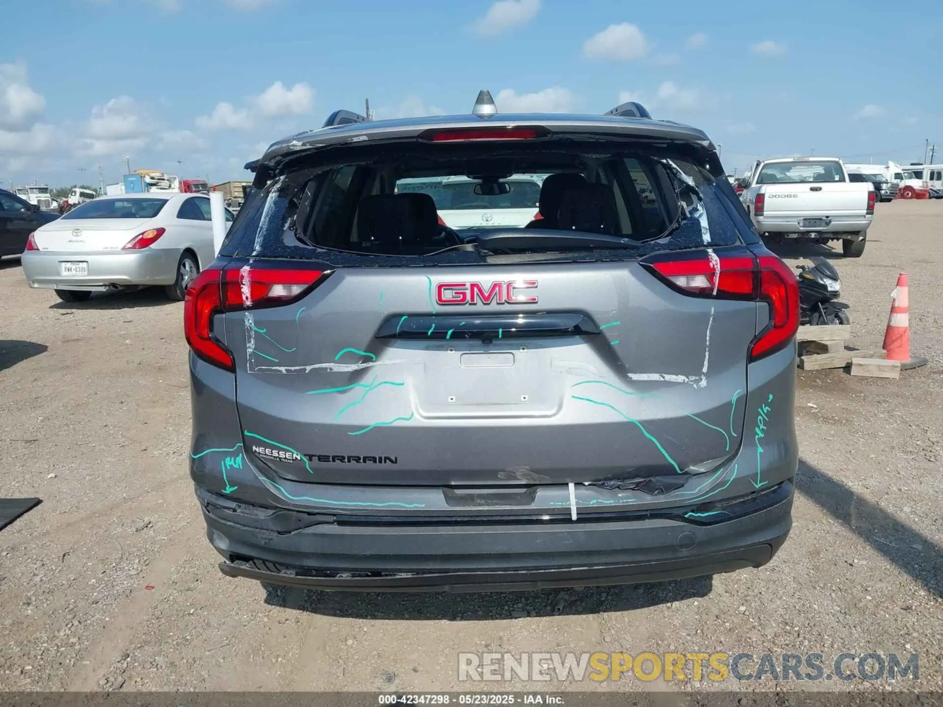 16 Photograph of a damaged car 3GKALMEV9LL111648 GMC TERRAIN 2020