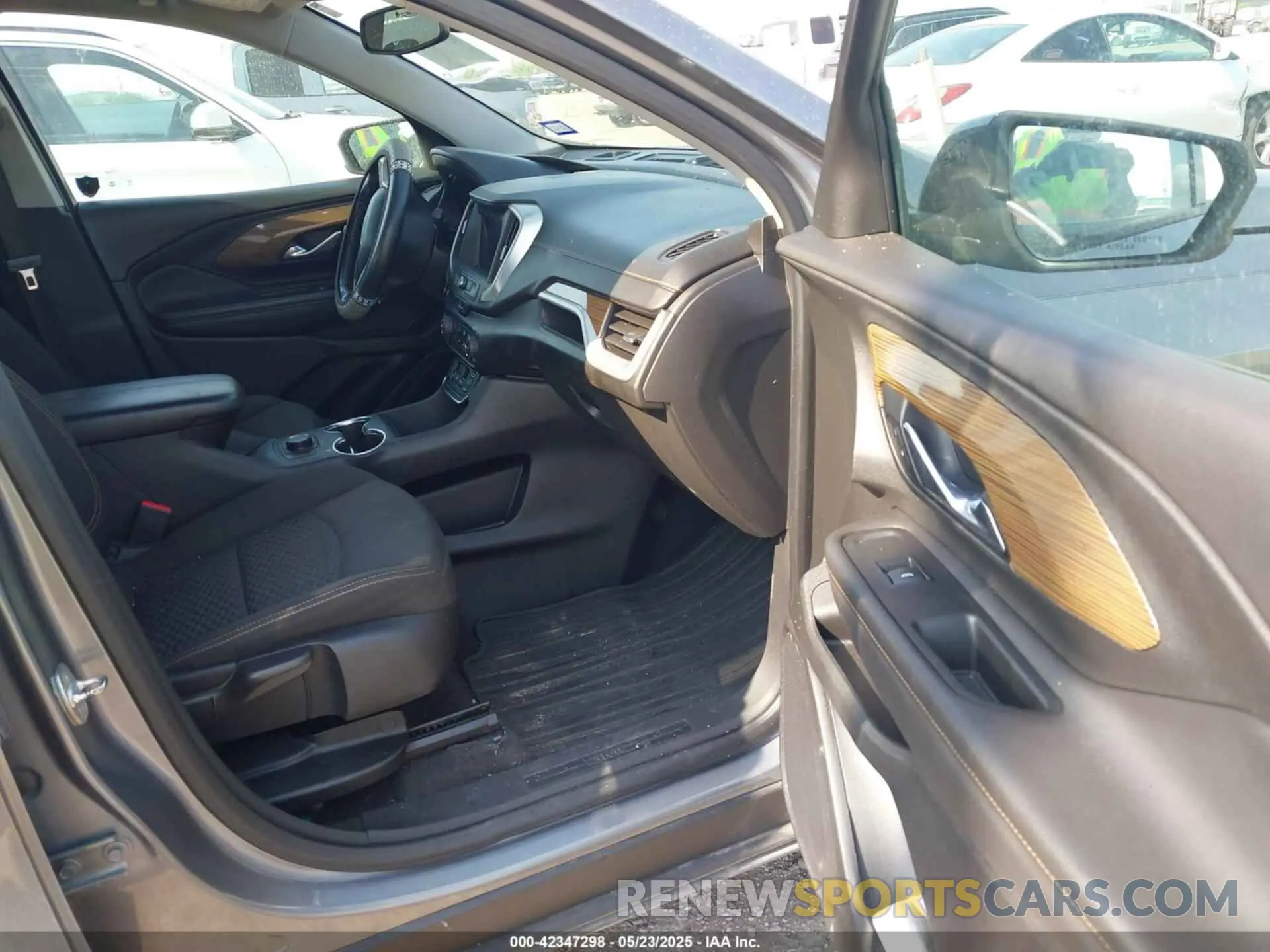 5 Photograph of a damaged car 3GKALMEV9LL111648 GMC TERRAIN 2020