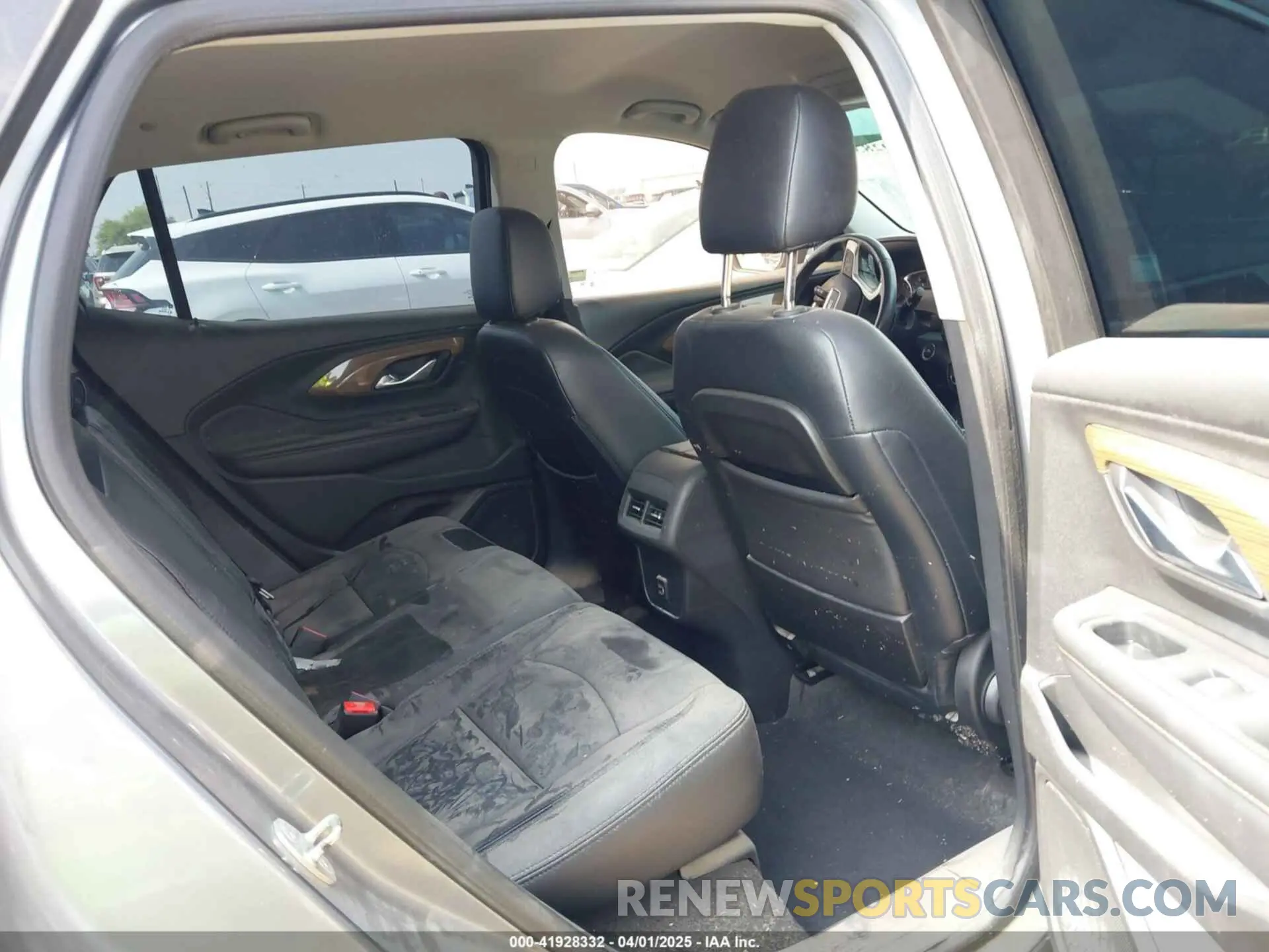 8 Photograph of a damaged car 3GKALMEV9LL154922 GMC TERRAIN 2020