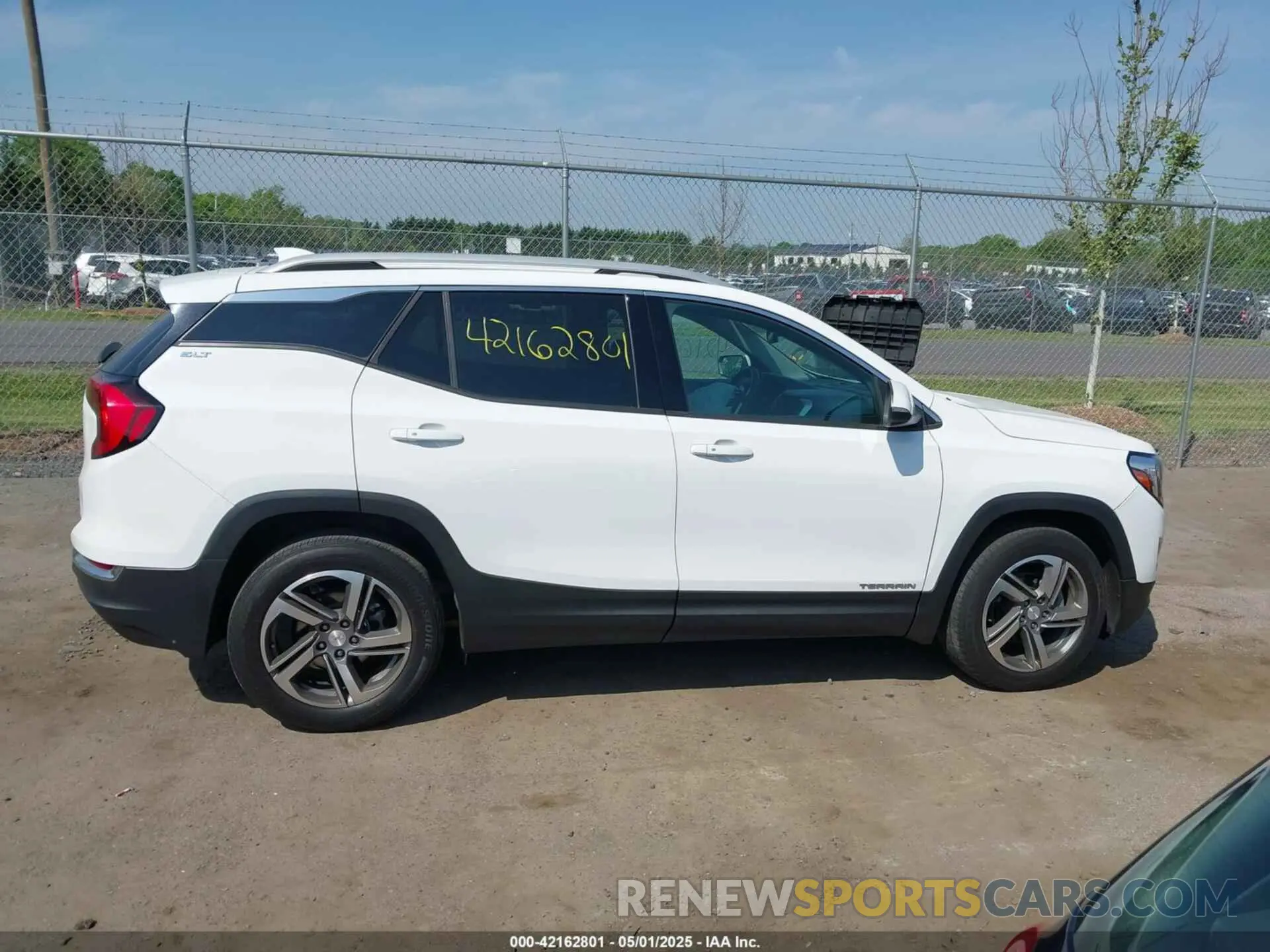 14 Photograph of a damaged car 3GKALPEV4LL192365 GMC TERRAIN 2020