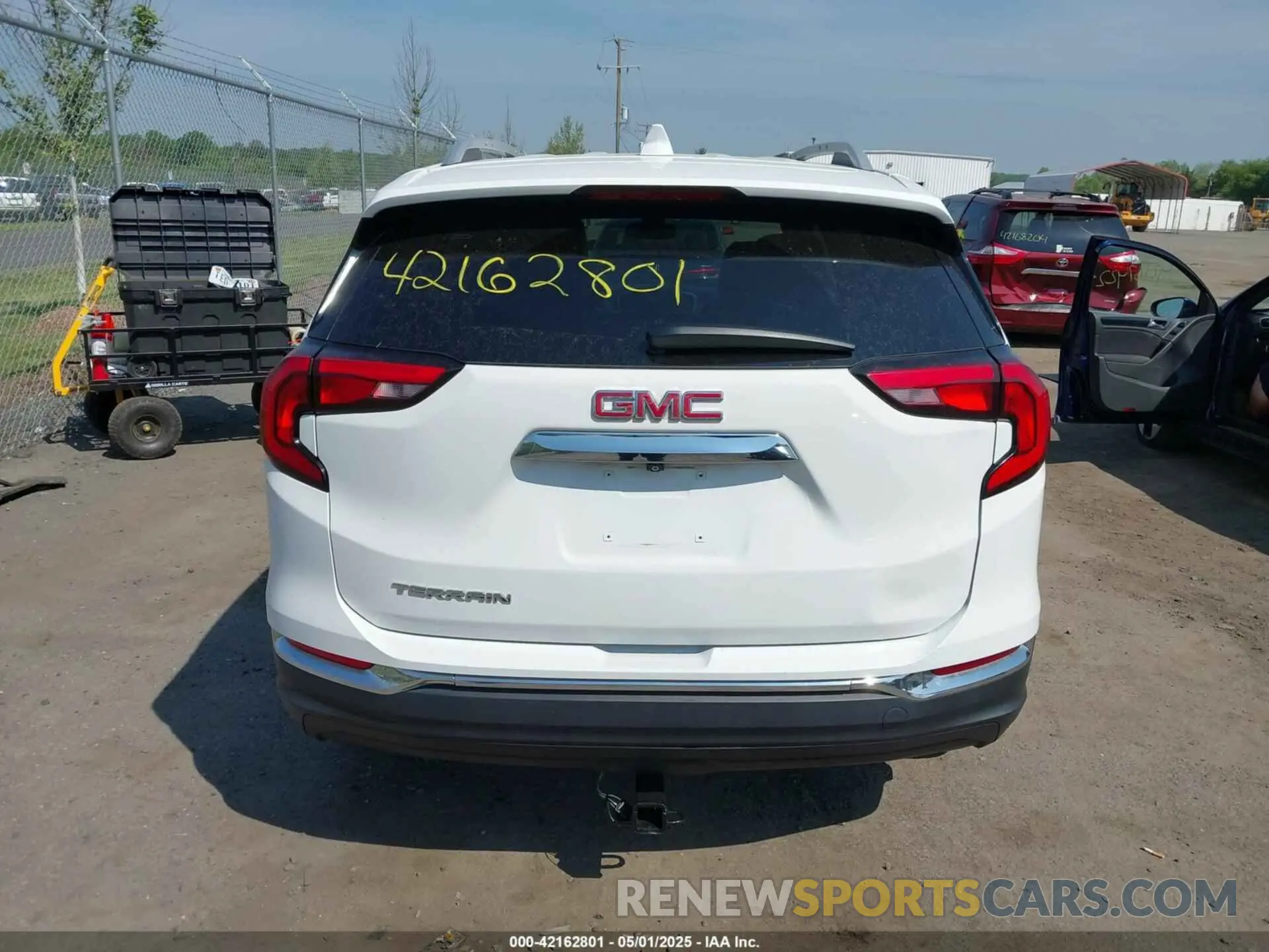17 Photograph of a damaged car 3GKALPEV4LL192365 GMC TERRAIN 2020
