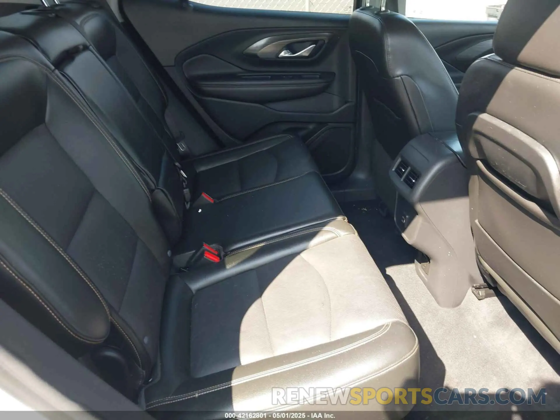 8 Photograph of a damaged car 3GKALPEV4LL192365 GMC TERRAIN 2020