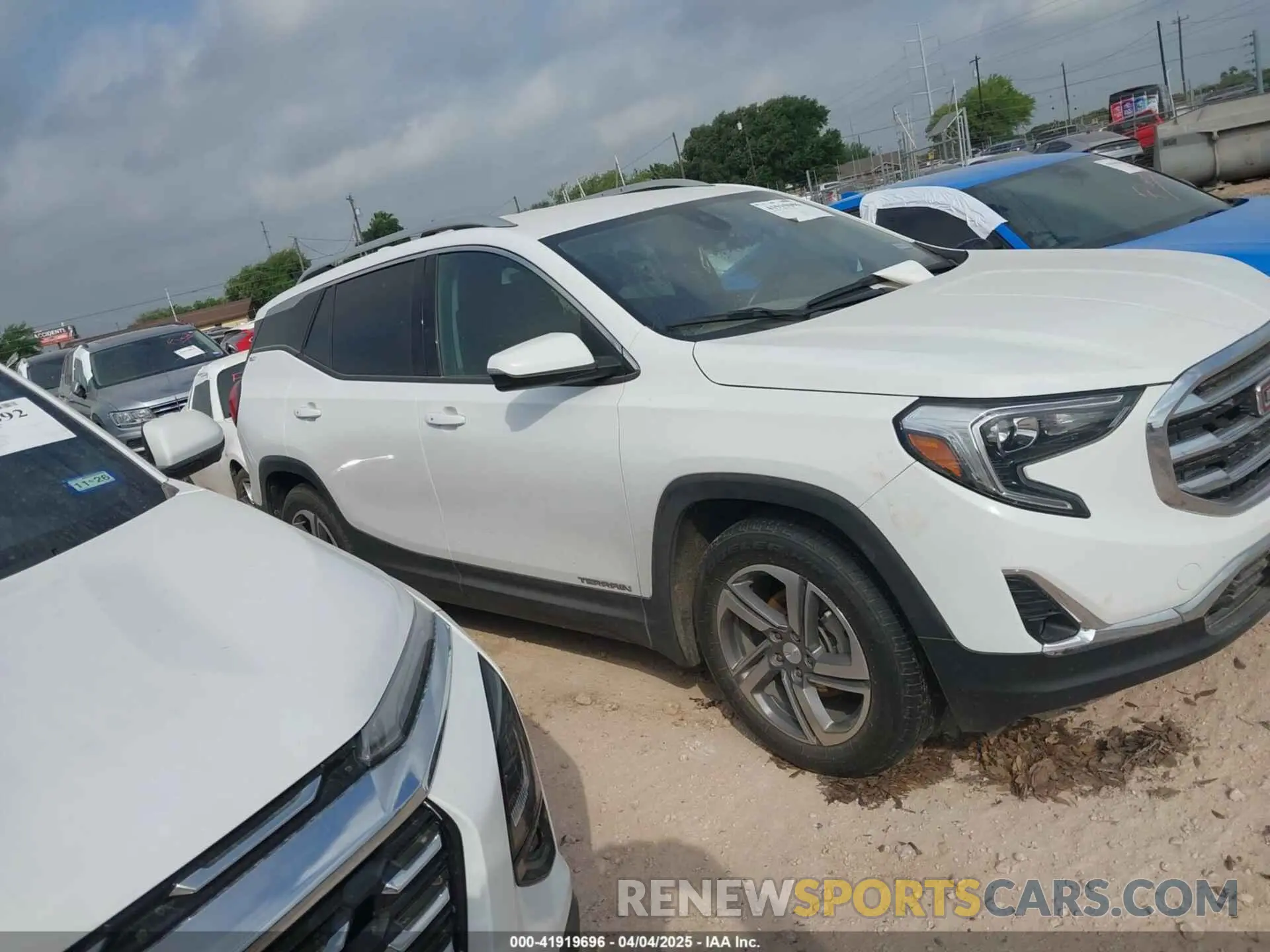 13 Photograph of a damaged car 3GKALPEV4LL306123 GMC TERRAIN 2020