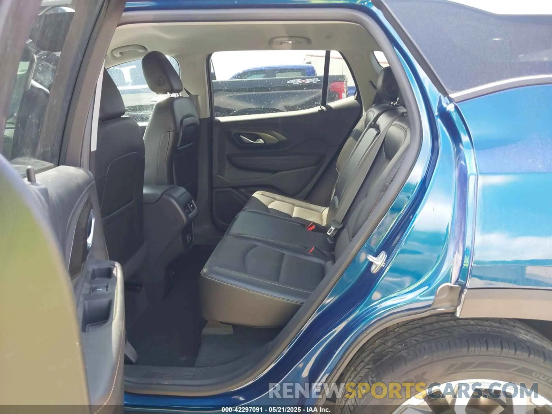 8 Photograph of a damaged car 3GKALPEX2LL100204 GMC TERRAIN 2020