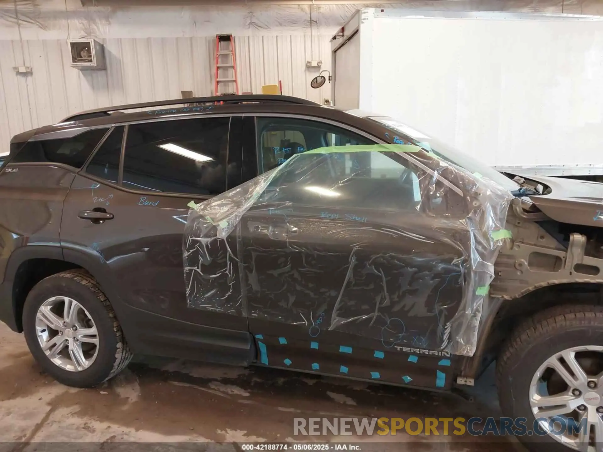 19 Photograph of a damaged car 3GKALTEV9LL203210 GMC TERRAIN 2020
