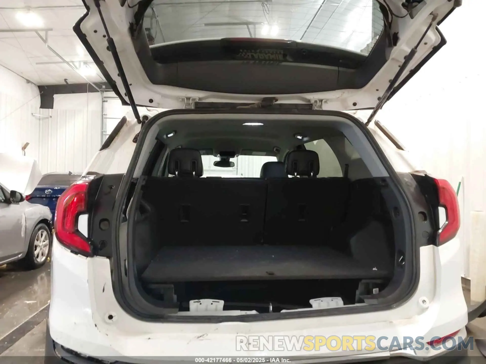 18 Photograph of a damaged car 3GKALVEV5LL236894 GMC TERRAIN 2020