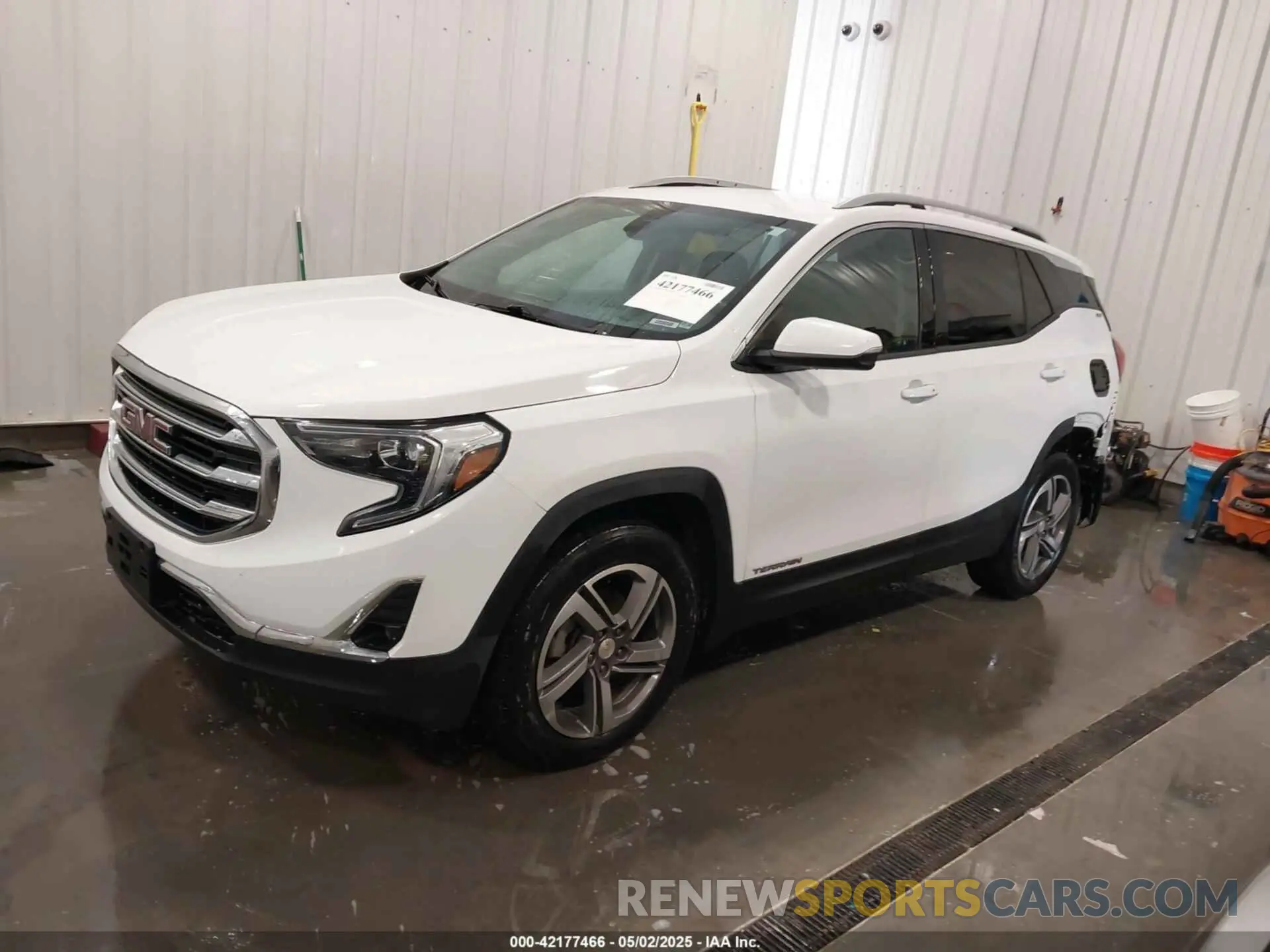 2 Photograph of a damaged car 3GKALVEV5LL236894 GMC TERRAIN 2020