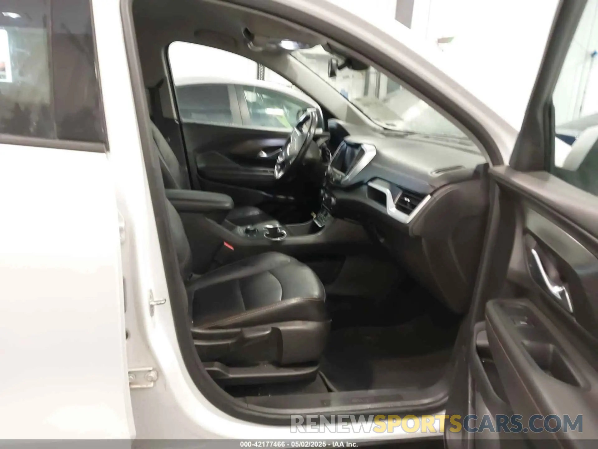 5 Photograph of a damaged car 3GKALVEV5LL236894 GMC TERRAIN 2020