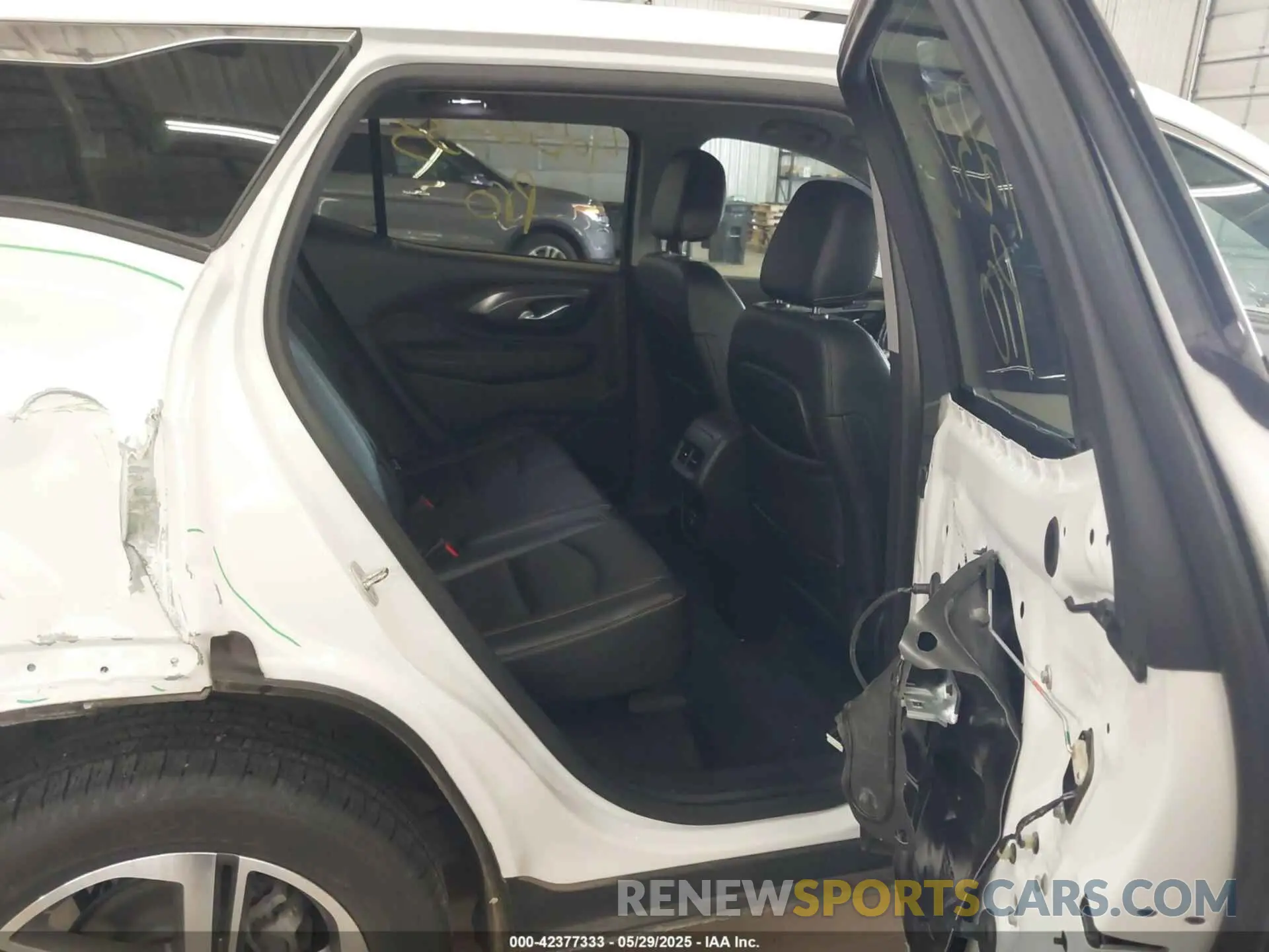 8 Photograph of a damaged car 3GKALVEV8LL235044 GMC TERRAIN 2020
